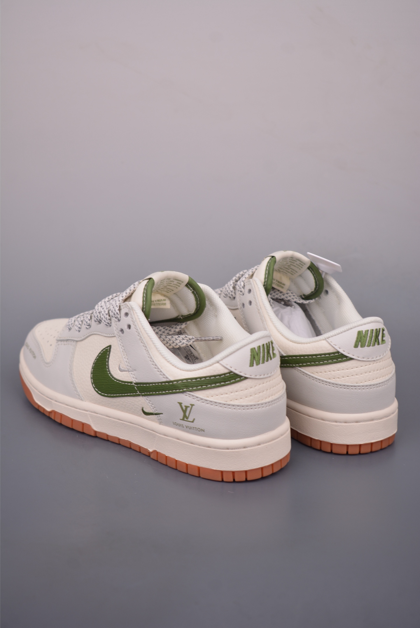 Nike SB Dunk Low Louis Vuitton: Pure, Original, and Stylish Sneakers 3 i1758754247201 132 0 9