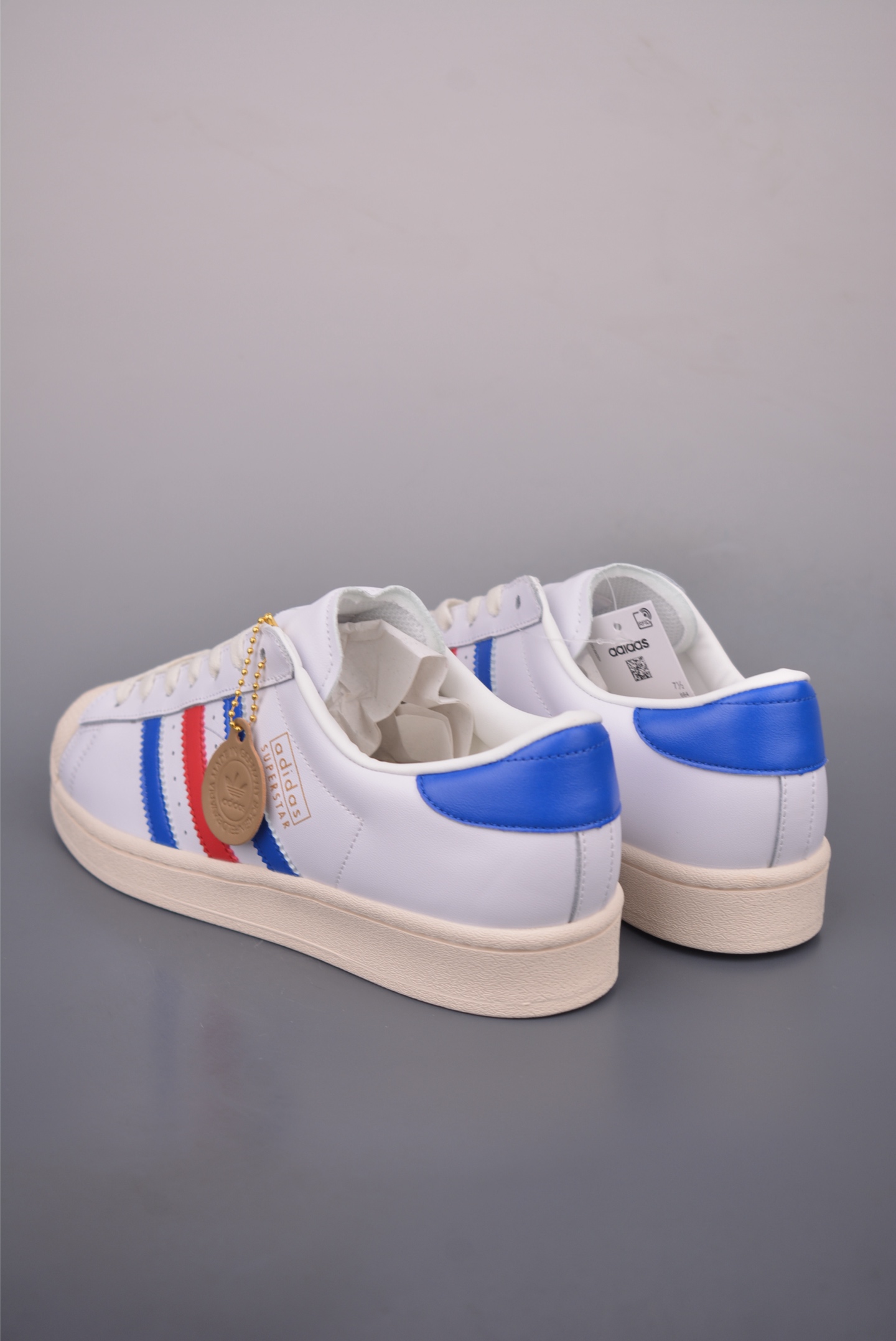 Adidas Originals Superstar 2 - Classic White Leather Sneakers with Iconic Design 3 i1758841121211 5165 0 1