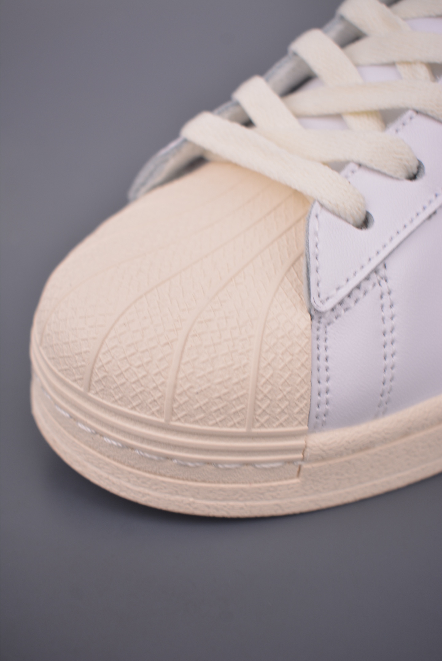 Adidas Originals Superstar 2 - Classic White Leather Sneakers with Iconic Design 7 i1758841121227 8058 0 5