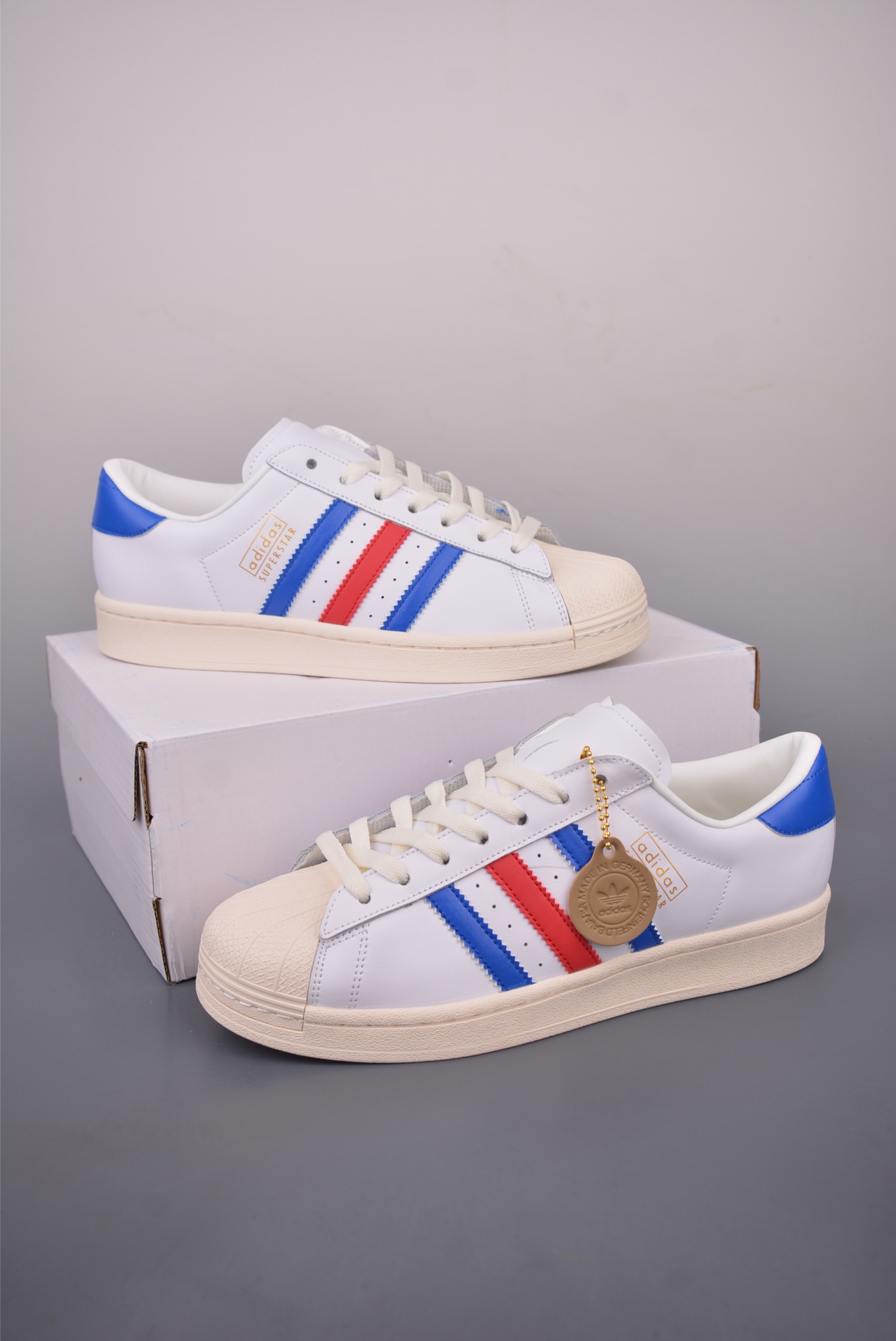 Adidas Originals Superstar 2 - Classic White Leather Sneakers with Iconic Design 6 i1758841123263 3997 0 4