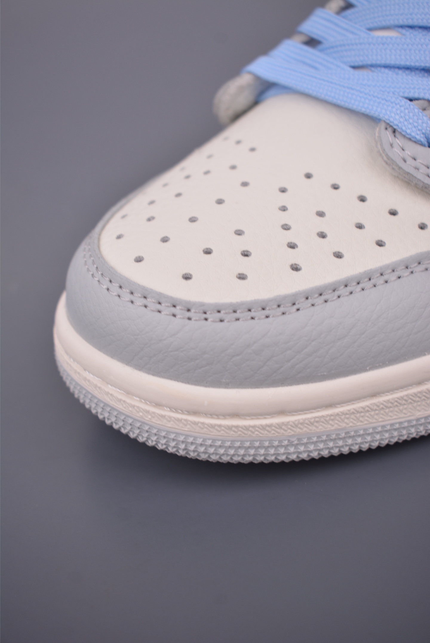 Fragment x Travis Scott x Louis Vuitton Air Jordan 1 Low Sneakers 7 i1758842862573 2222 0 5