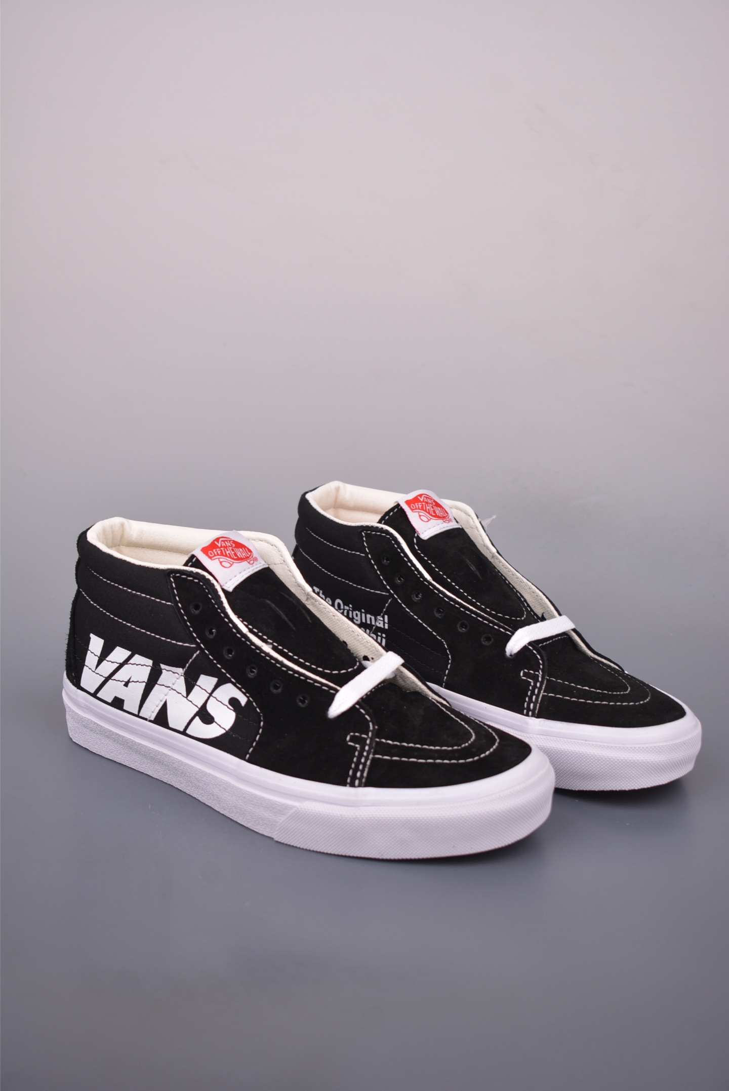 💰150
Vans Sk8-Mid 黑白字母中帮
范斯官方 防滑耐磨硫化帆布鞋
鞋面采用黑色帆布材质搭配VANS标志性Logo字母 极具辨识度 上脚百搭不出错
尺码:35 36 36.5 37 38 38.5 39 40 40.5 41 42 42.5 43 44