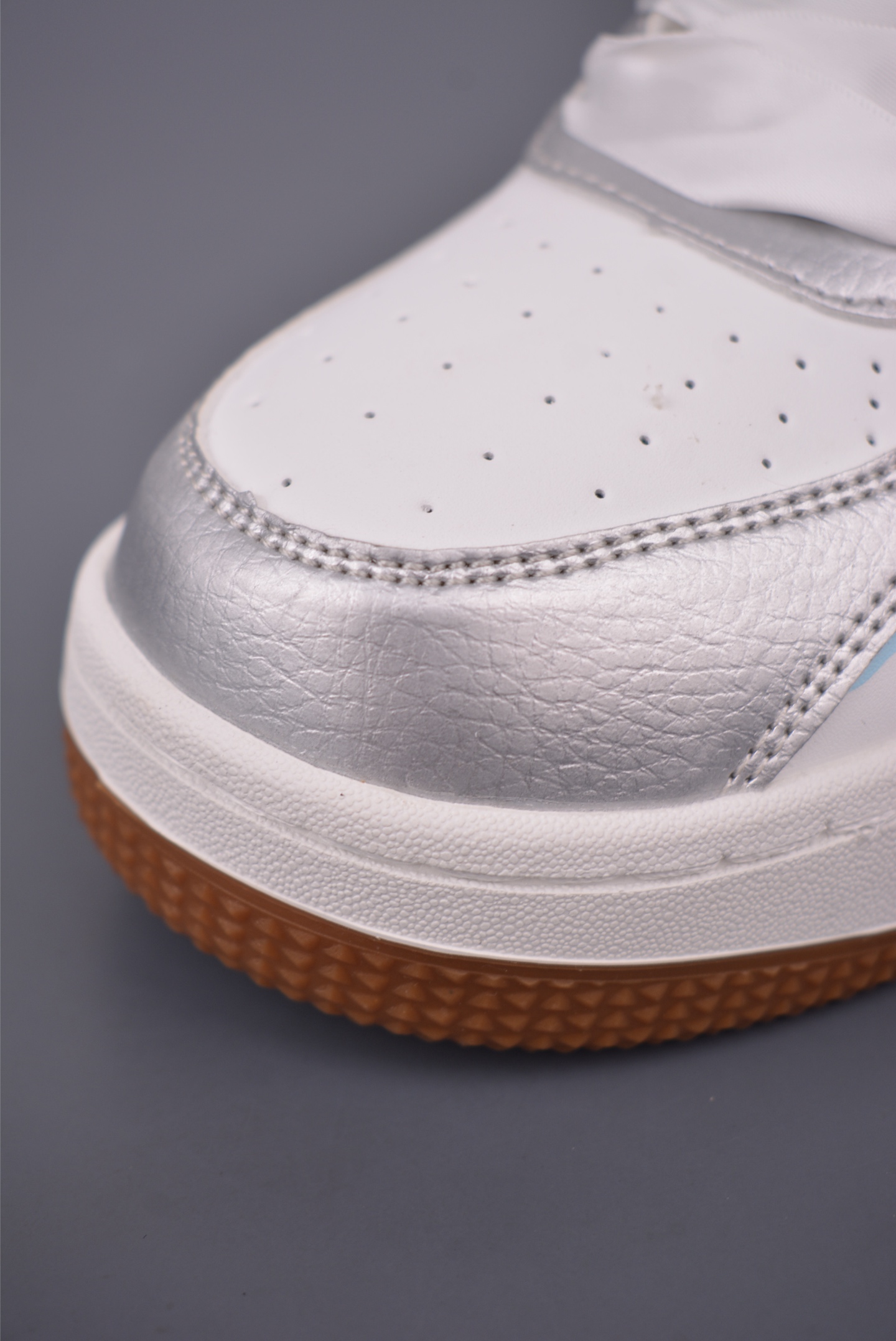 Alo Yoga Recovery Mode Sneakers - Comfortable, Slip-Resistant, Low-Top Design 7 i1758843387435 6812 0 5