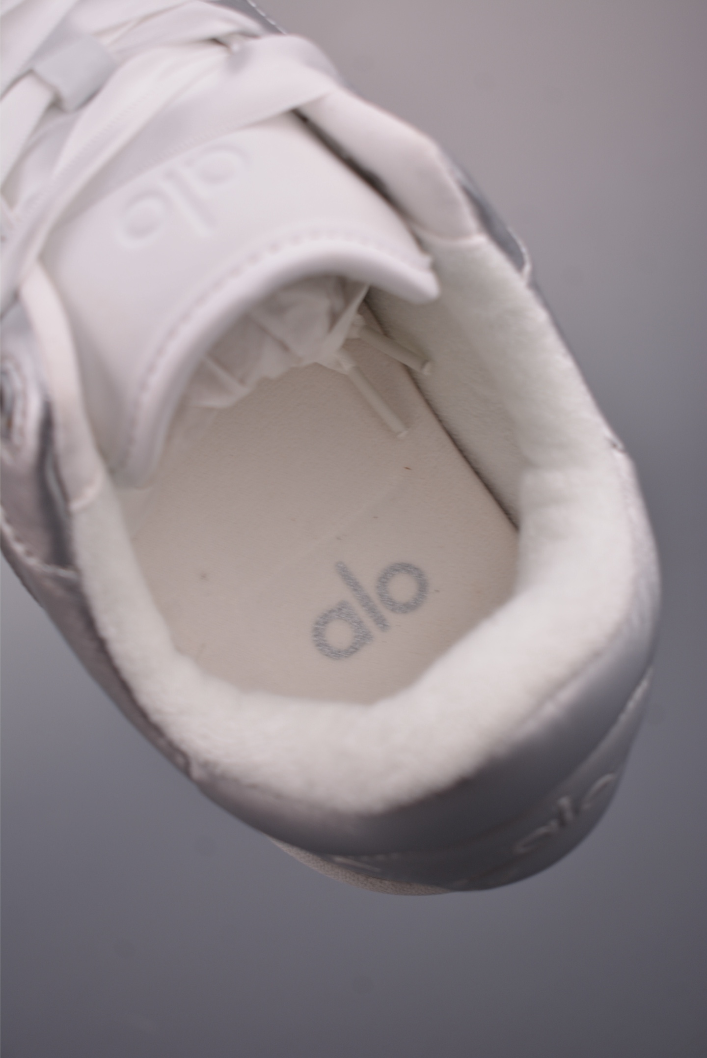 Alo Yoga Recovery Mode Sneakers - Comfortable, Slip-Resistant, Low-Top Design 10 i1758843387451 7850 0 8