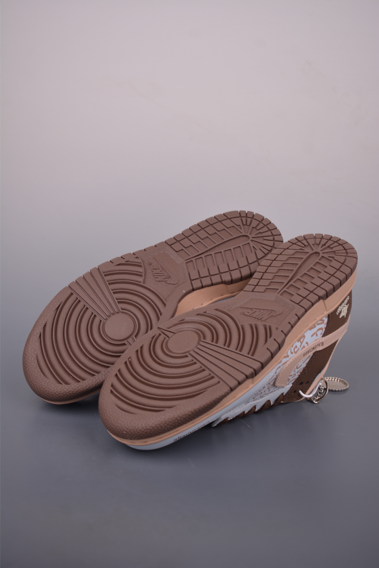 Nike SB Dunk Low Balenciaga Collaboration Premium Leather Sneakers 3 i1758927222607 1648 0 2