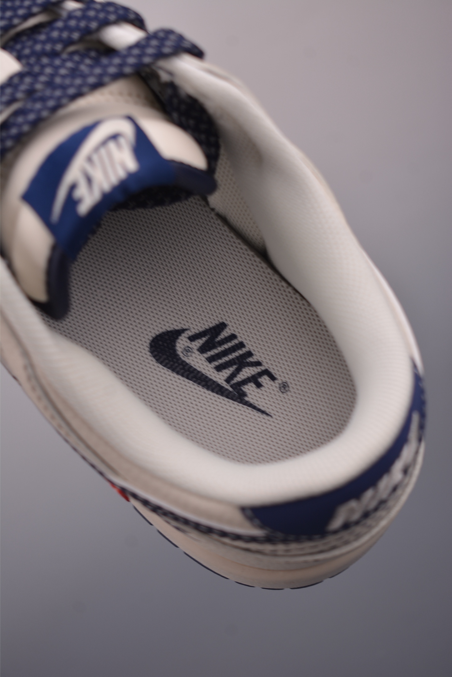 Nike SB Dunk Low 'Michigan' Sneakers - Premium Quality & Comfortable Fit 10 i1758927328591 8521 0 8