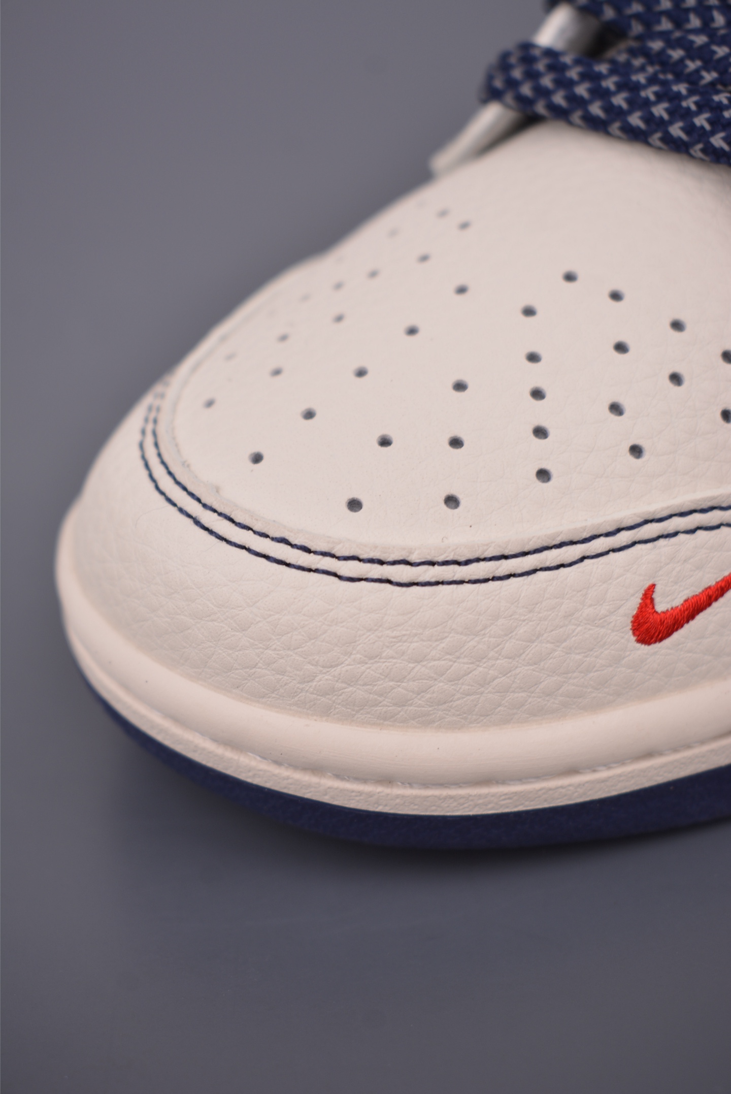 Nike SB Dunk Low 'Michigan' Sneakers - Premium Quality & Comfortable Fit 7 i1758927330280 6119 0 5