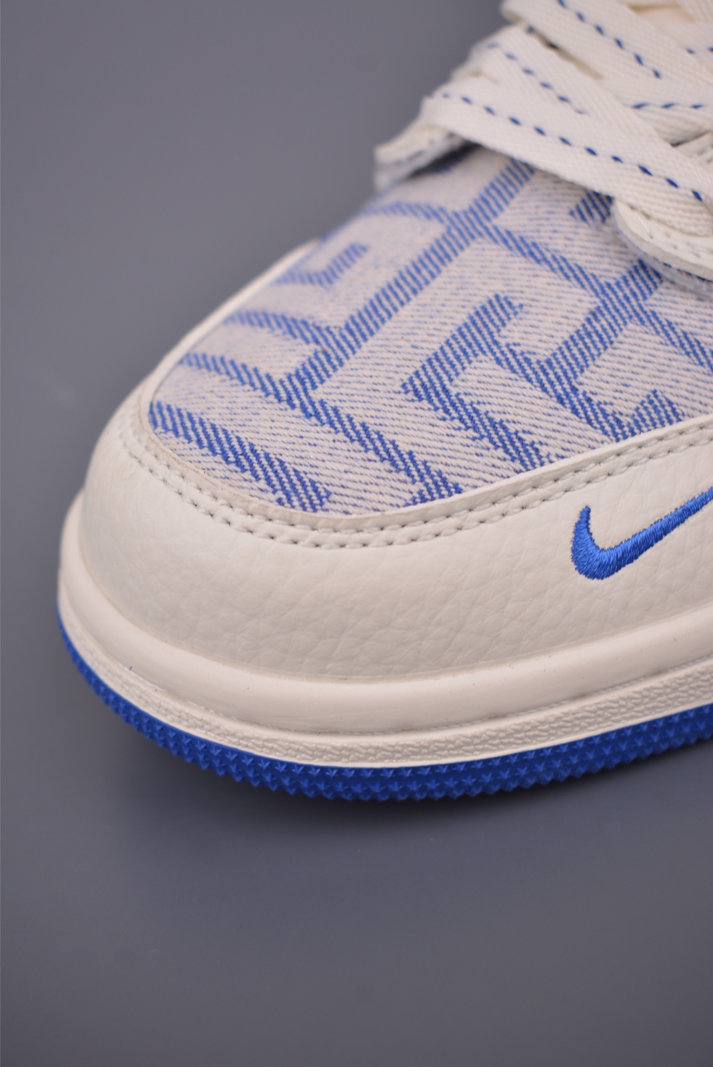 Fragment Design x Travis Scott x Louis Vuitton Air Jordan 1 Low Sneakers 6 i1758927570722 7880 0 5