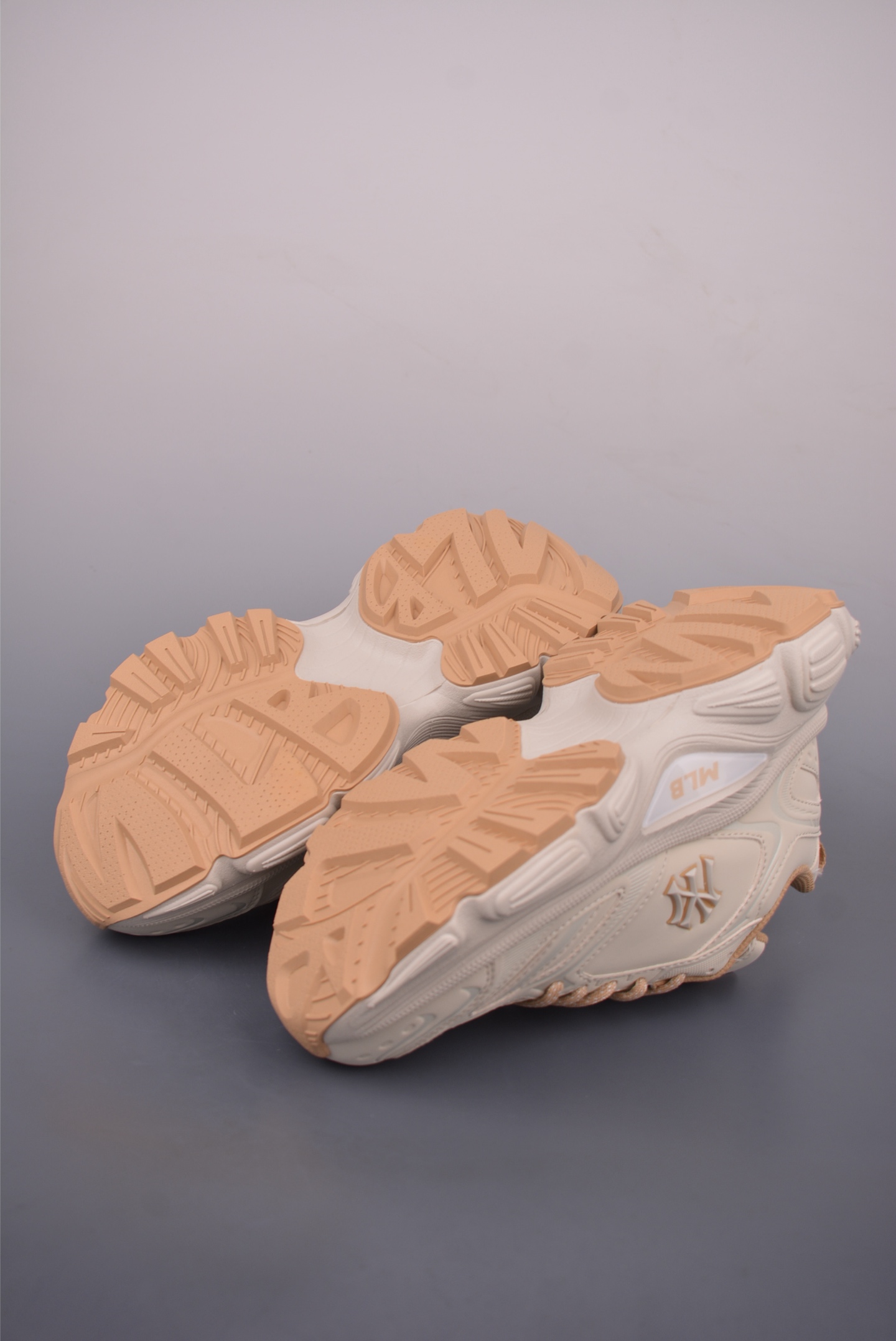 MLB Winner Chunky A LT New York Yankees Fashion Sneakers - Beige, Comfortable 3 i1758928416844 4048 0 2