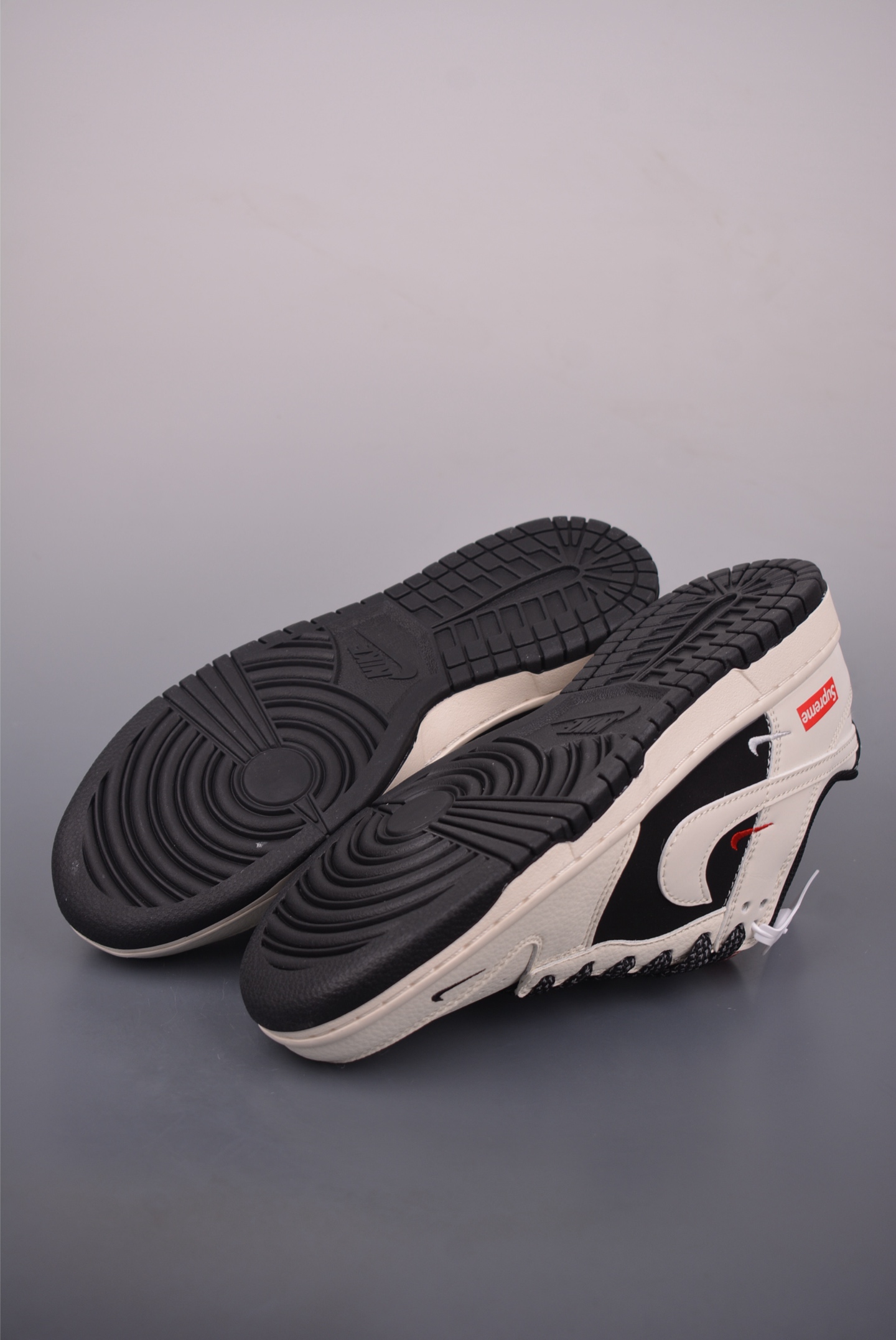 Nike SB Dunk Low Supreme Cream Black Men's Sneakers Shoes Size JP1628-0102722 3 i1759017760474 9344 0 2