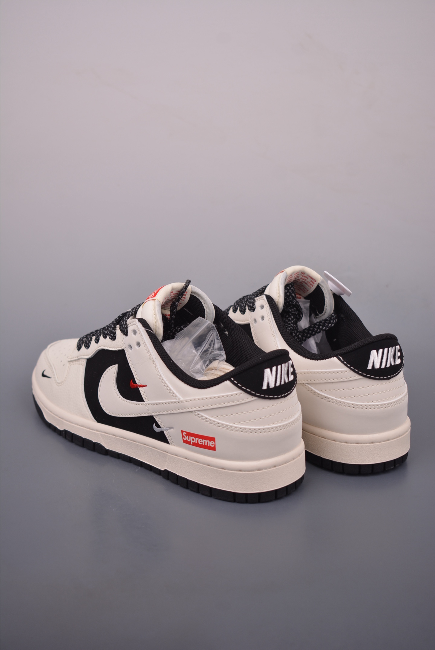 Nike SB Dunk Low Supreme Cream Black Men's Sneakers Shoes Size JP1628-0102722 2 i1759017760491 9773 0 1