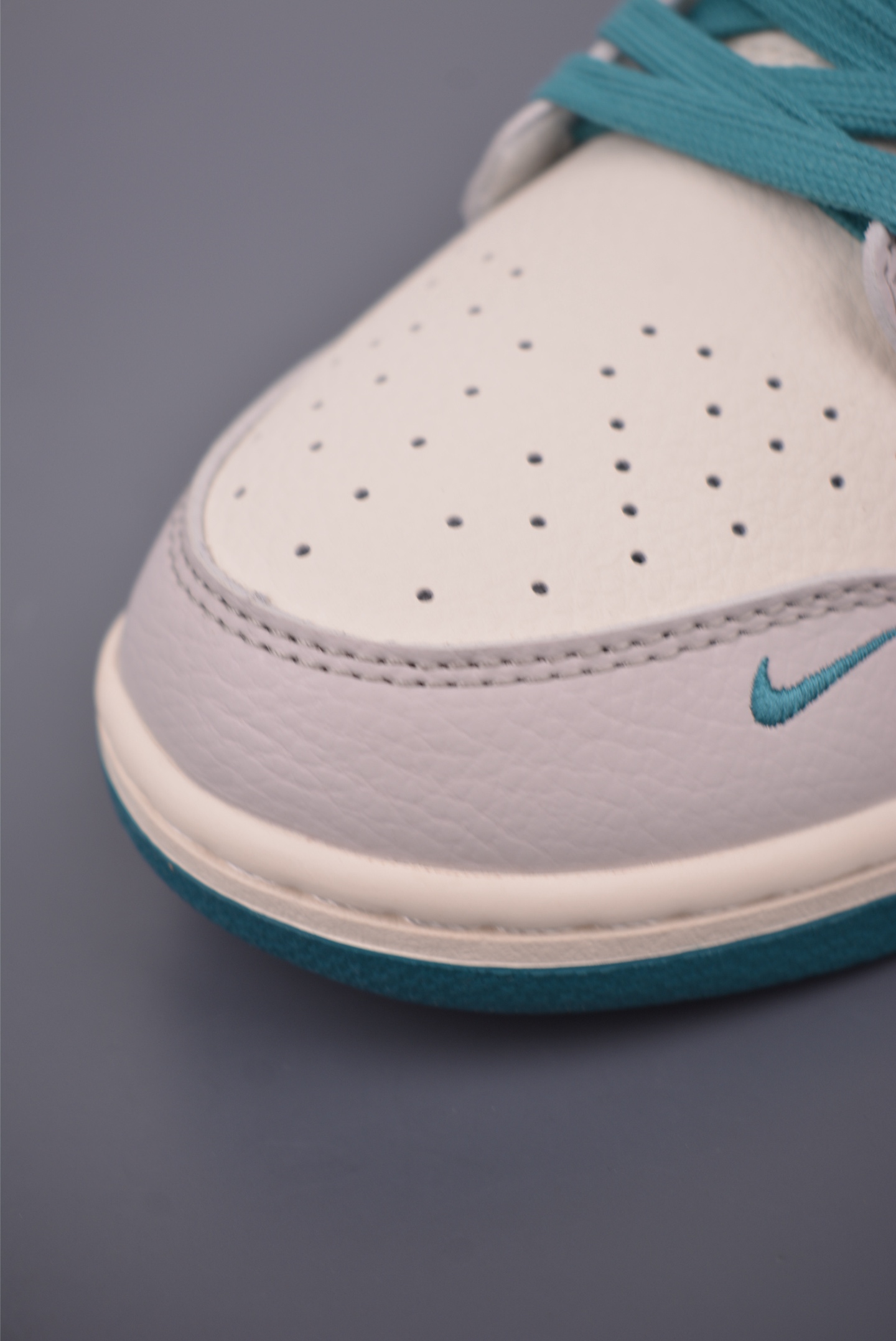 Nike SB Dunk Low Dior Collaboration Premium Leather Sneakers - Limited Edition 7 i1759017907873 9575 0 5
