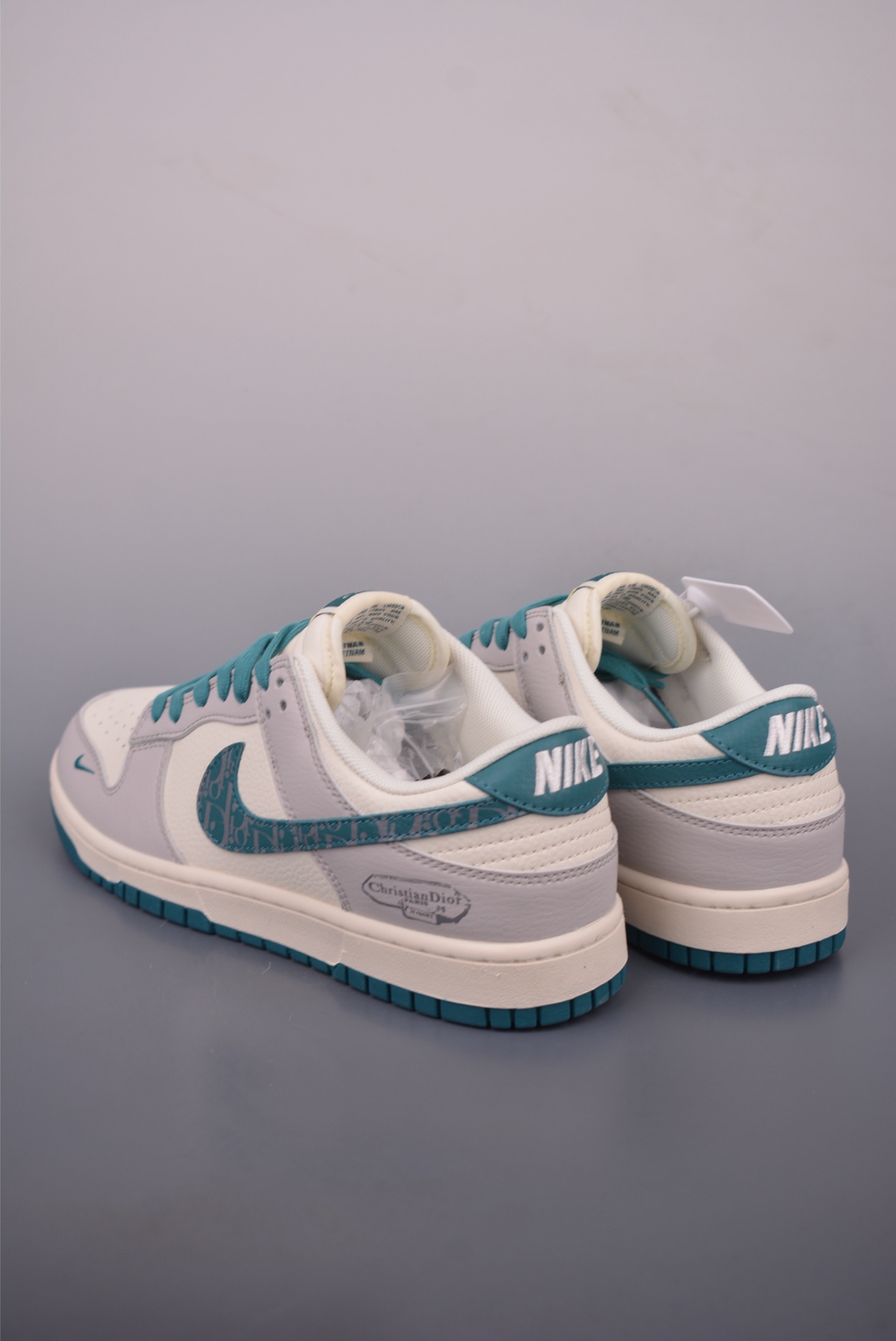 Nike SB Dunk Low Dior Collaboration Premium Leather Sneakers - Limited Edition 3 i1759017907928 2048 0 1