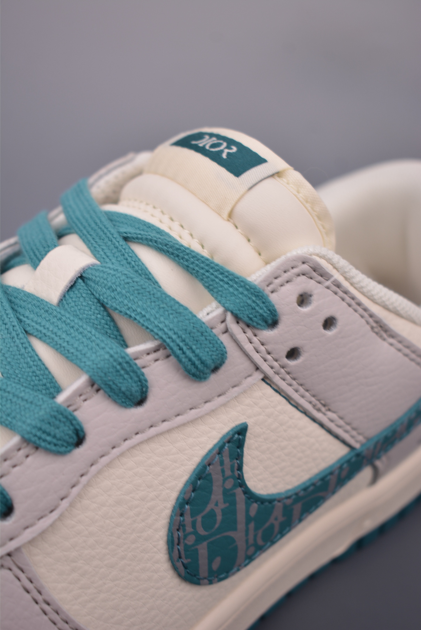 Nike SB Dunk Low Dior Collaboration Premium Leather Sneakers - Limited Edition 8 i1759017920537 9777 0 6