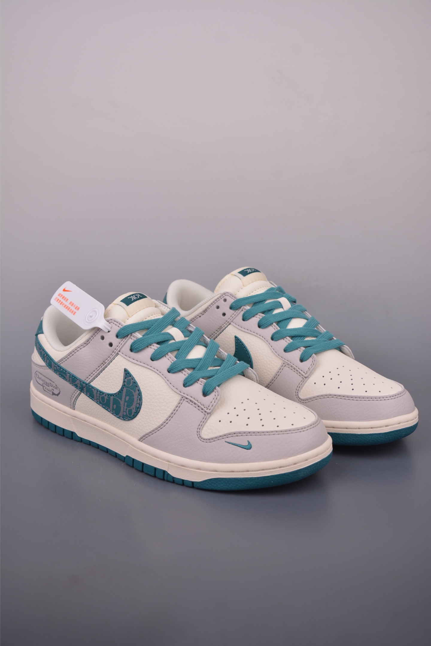 Nike SB Dunk Low Dior Collaboration Premium Leather Sneakers - Limited Edition 2 i1759017920541 9308 0 0