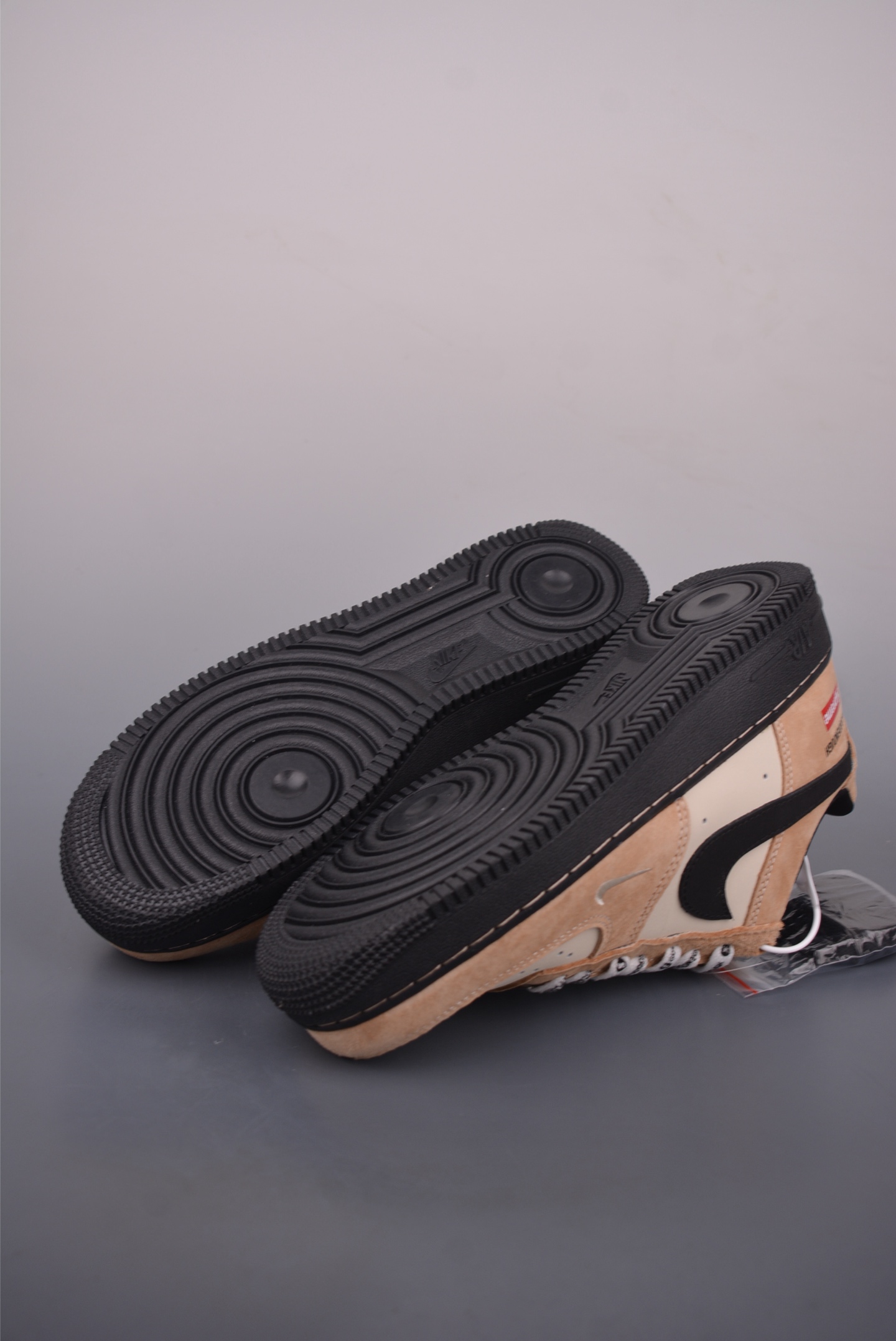 Nike Air Force 1 Low Supreme Collab - Authentic, Comfortable, and Stylish 4 i1759018480275 5049 0 2