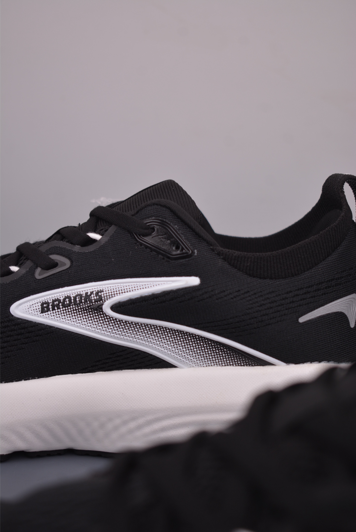 Brooks Glycerin 22: Lightweight, Breathable Running Shoes for Ultimate Comfort 9 i1759020155599 269 0 7