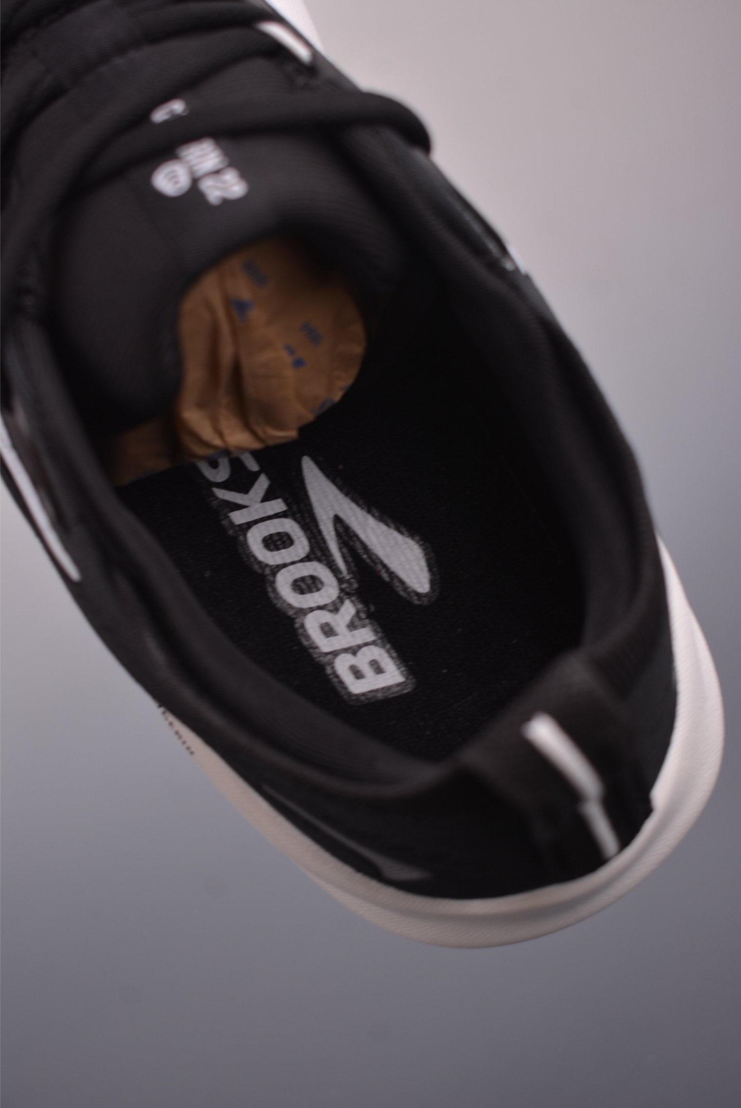 Brooks Glycerin 22: Lightweight, Breathable Running Shoes for Ultimate Comfort 10 i1759020157142 7448 0 8