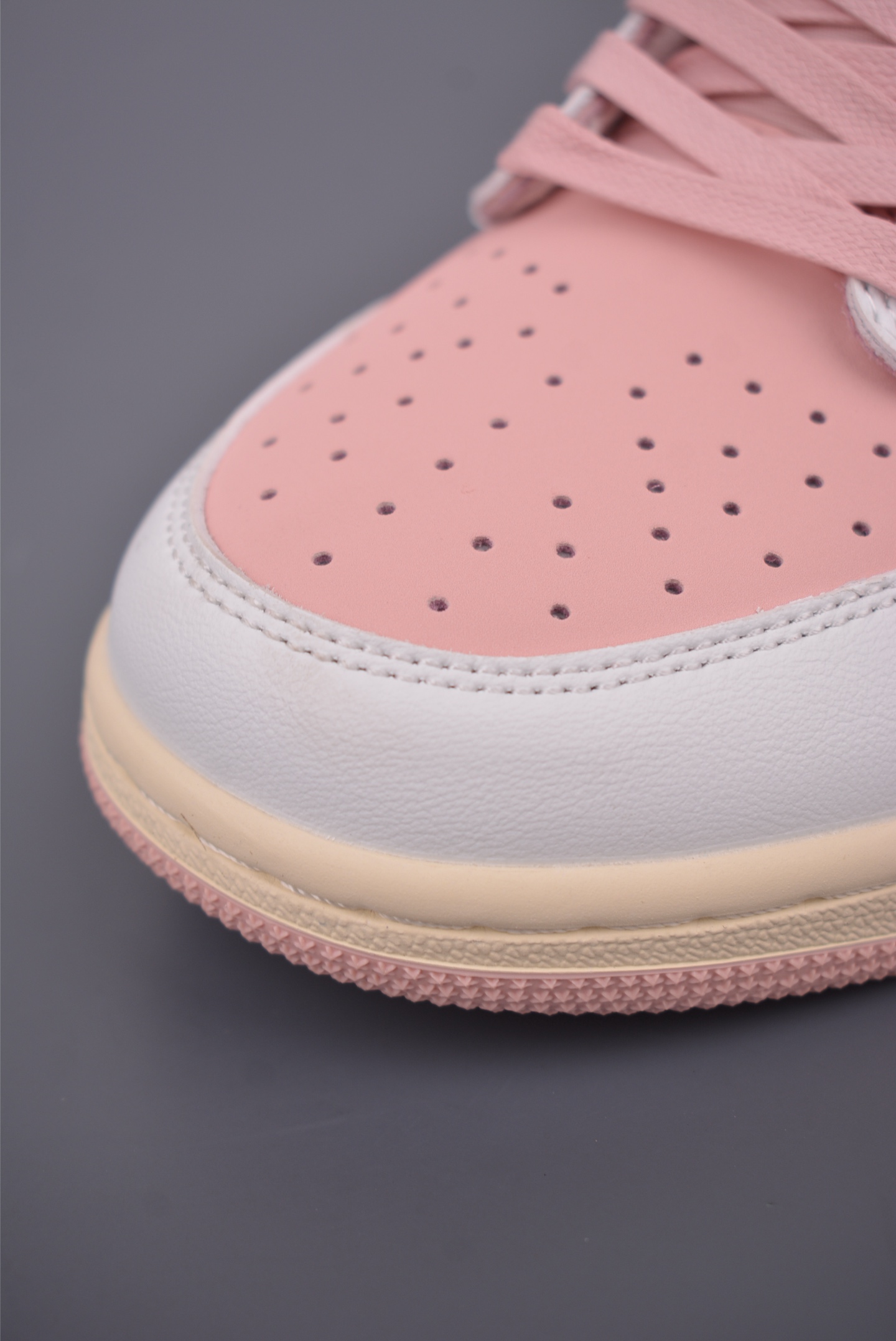Fragment x Travis Scott x Air Jordan 1 Low Pink/Red Sneakers 7 i1759020307321 1829 0 5