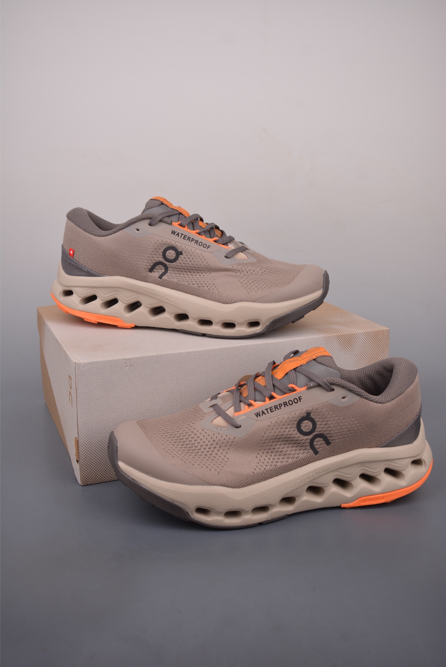 180 On昂跑 Cloudsurfer Trail 2 户外街头机能风跑步鞋 3ME10134323-Chinese UA Cheap High Quatity Brand Clothes Bags handbags Sneakers wholesale wholesaler seller from China Factory suppliers Fashion Clothing Shoes best Quality Beautiful Price 180 On昂跑 Cloudsurfer Trail 2 户外街头机能风跑步鞋 3ME10134323