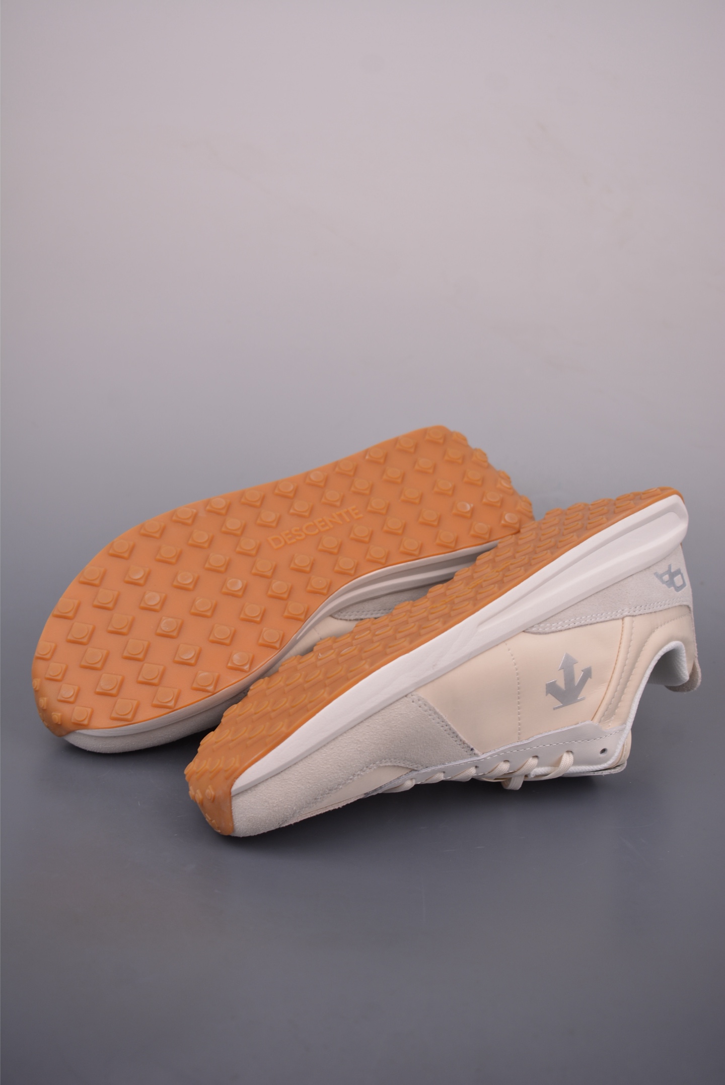 Descente CHRON TRAINER Retro Patchwork Fashion Sneakers - Comfortable & Stylish 4 i1759106247007 34 0 2