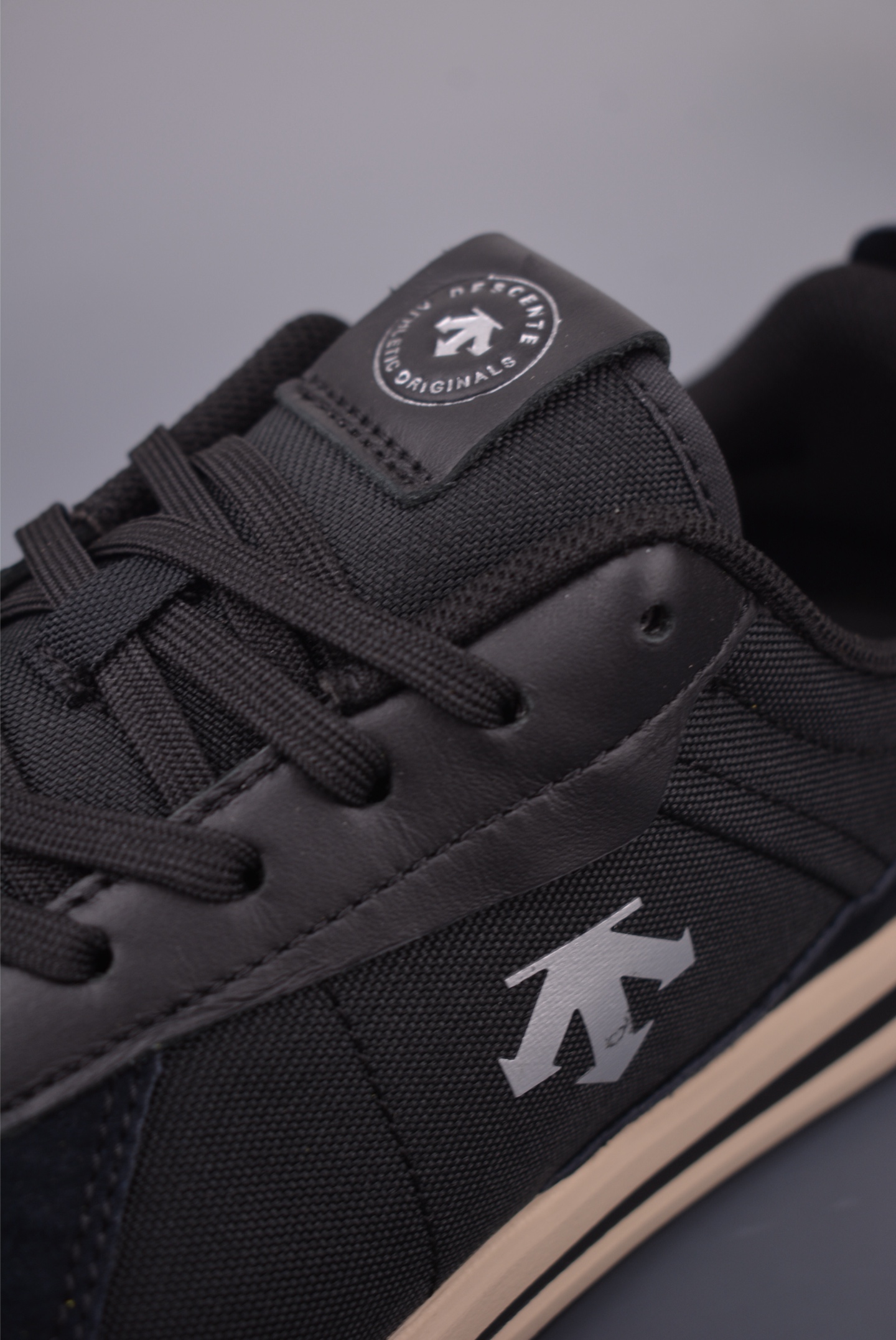 Descente CHRON TRAINER Retro Sneakers - Stylish, Comfortable, and Versatile 7 i1759106286754 1841 0 6