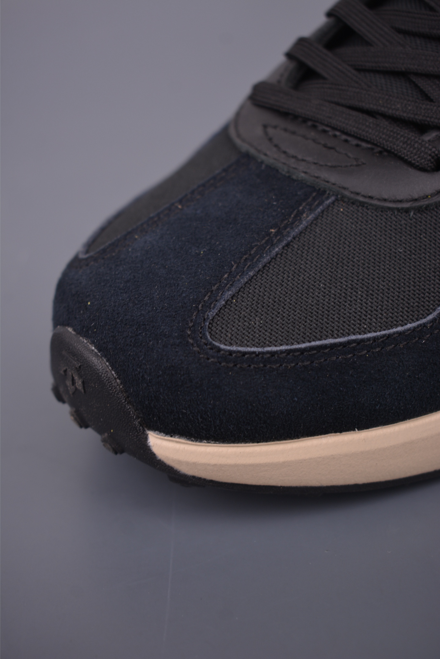 Descente CHRON TRAINER Retro Sneakers - Stylish, Comfortable, and Versatile 6 i1759106286788 981 0 5