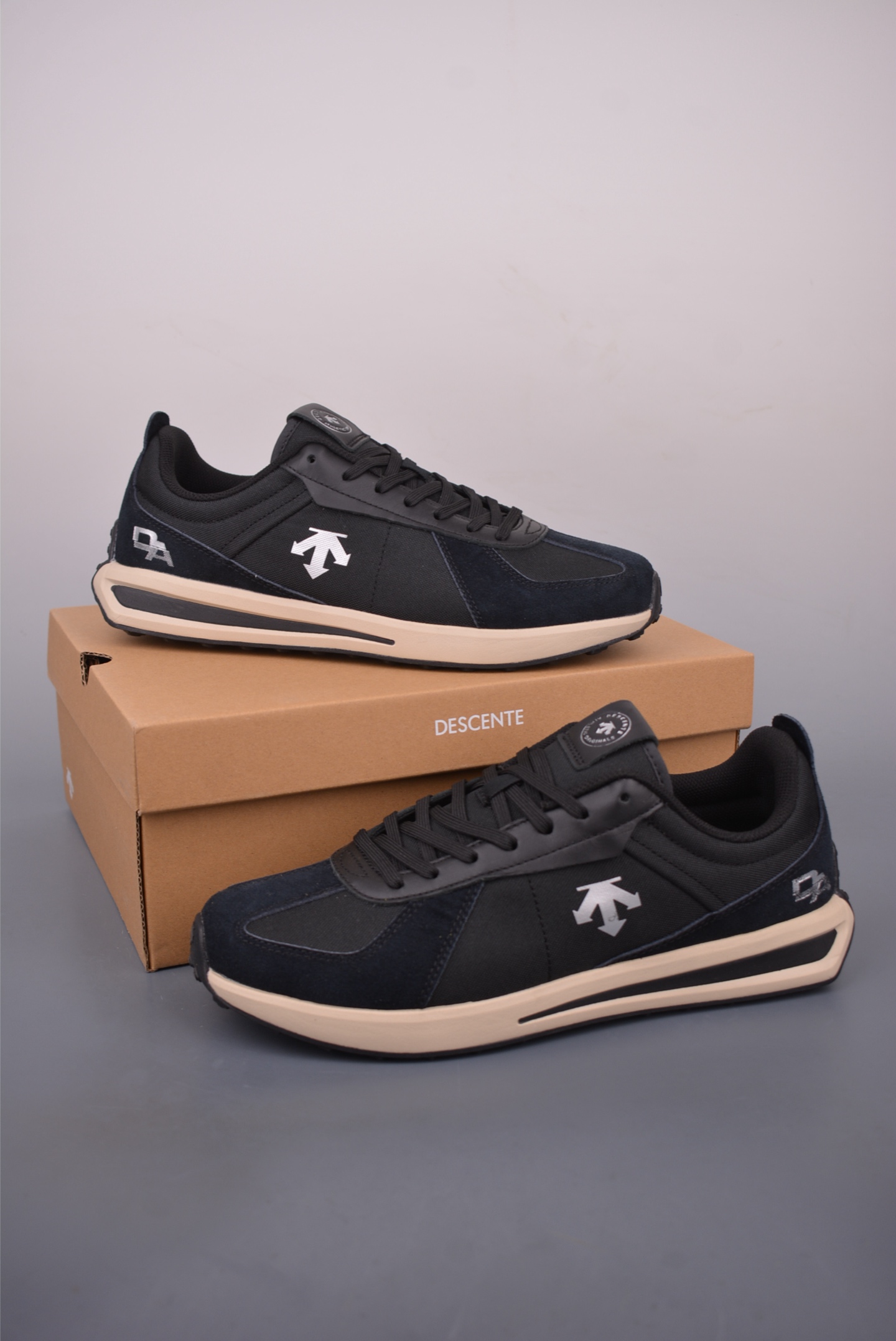 Descente CHRON TRAINER Retro Sneakers - Stylish, Comfortable, and Versatile 5 i1759106288477 583 0 4