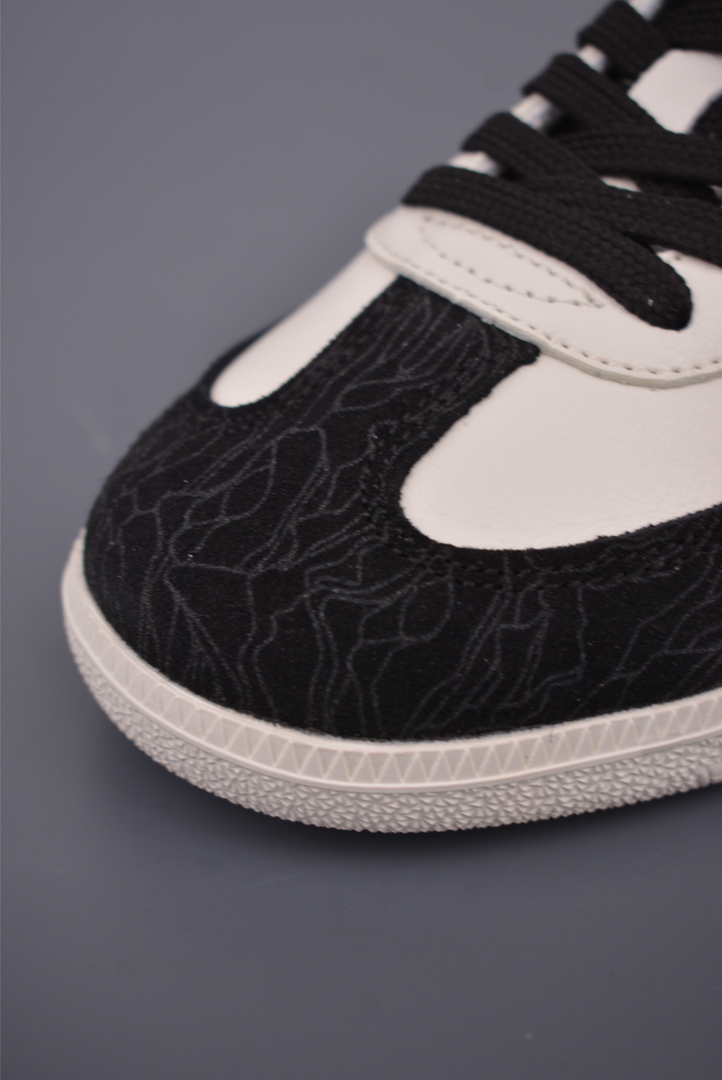 Adidas x Supreme Samba OG DIY Retro Sneakers - Comfortable & Stylish 7 i1759106756844 6372 0 5