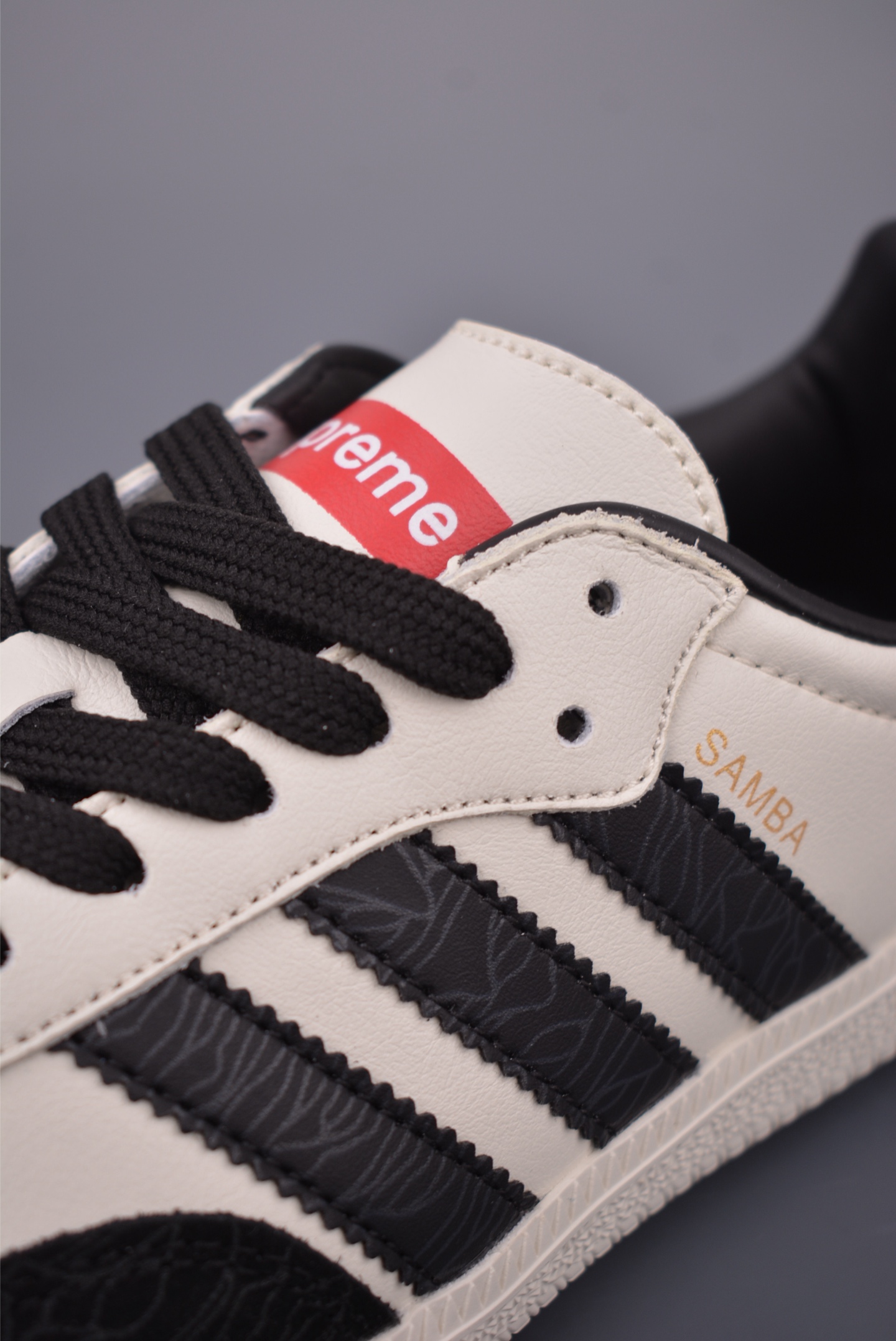 Adidas x Supreme Samba OG DIY Retro Sneakers - Comfortable & Stylish 8 i1759106756858 706 0 6