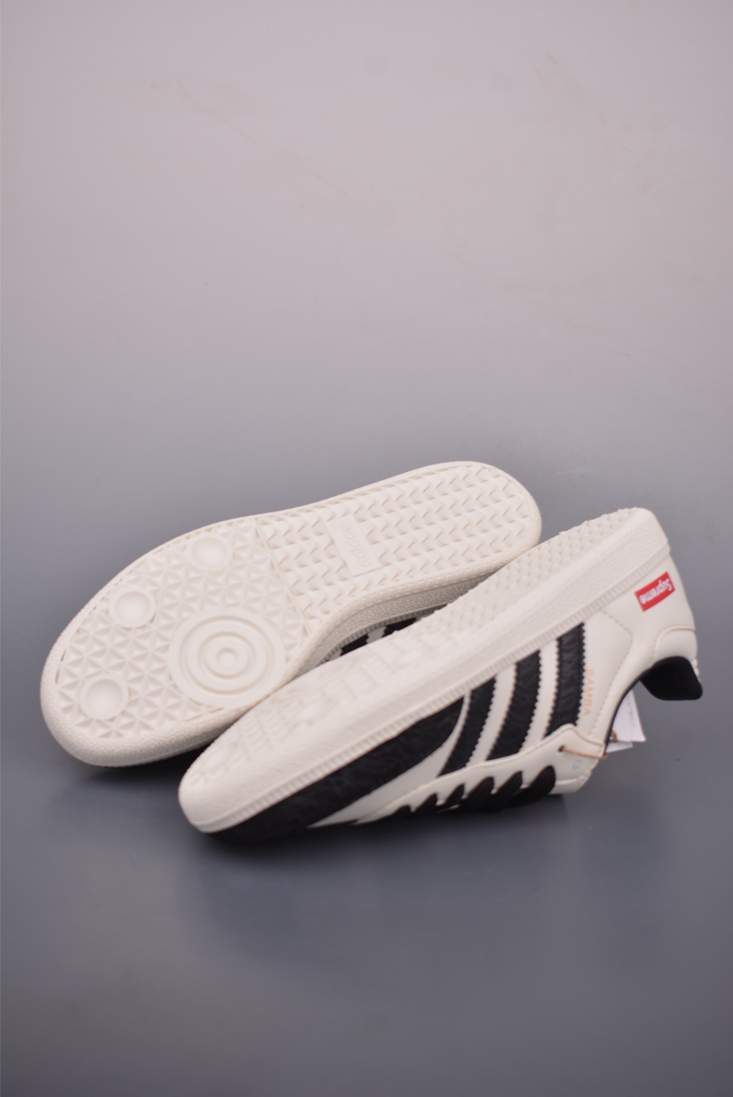 Adidas x Supreme Samba OG DIY Retro Sneakers - Comfortable & Stylish 4 i1759106758604 1894 0 2