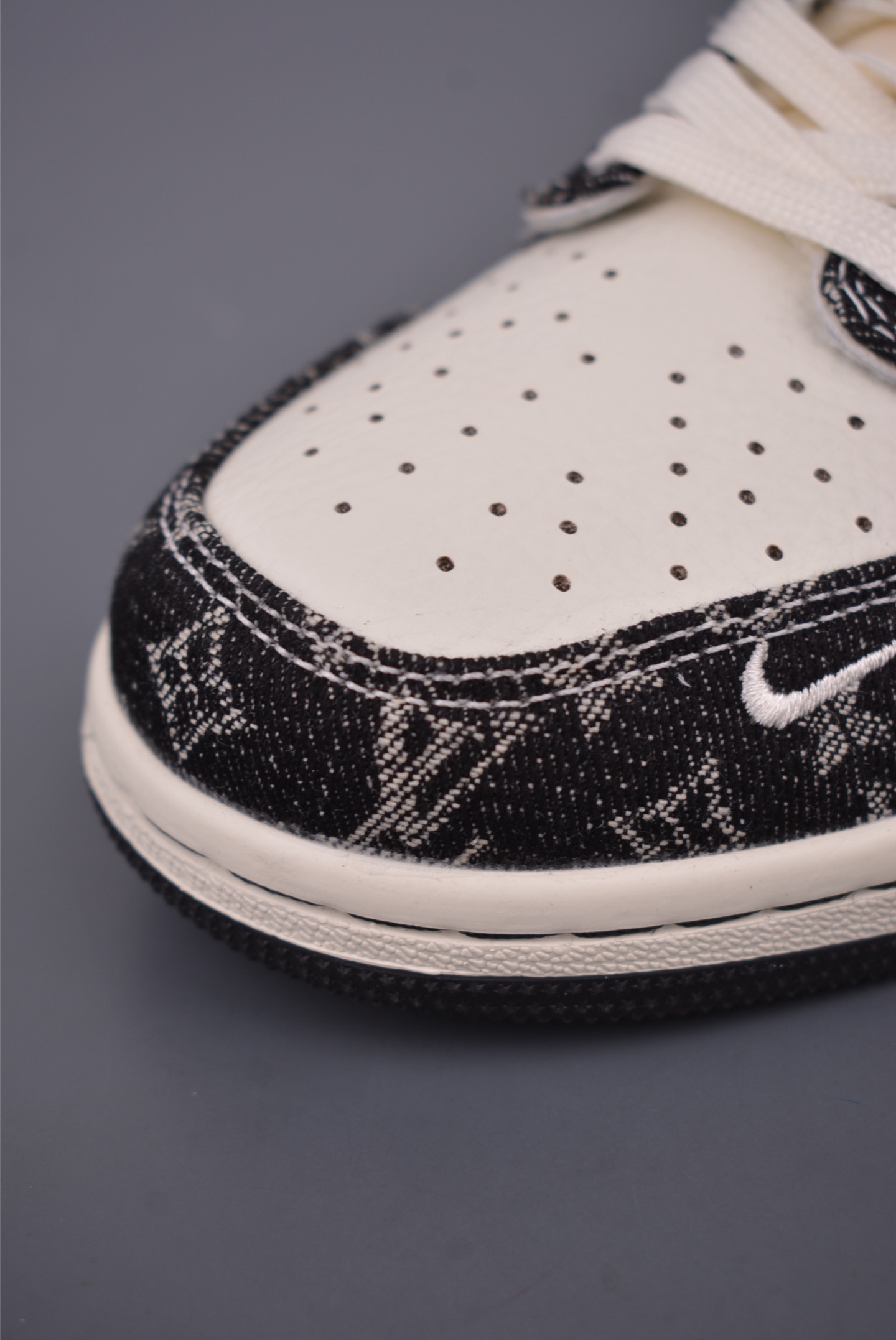 Fragment Travis Scott Louis Vuitton Air Jordan 1 Low - Black Toe Design 7 i1759106894181 7557 0 6