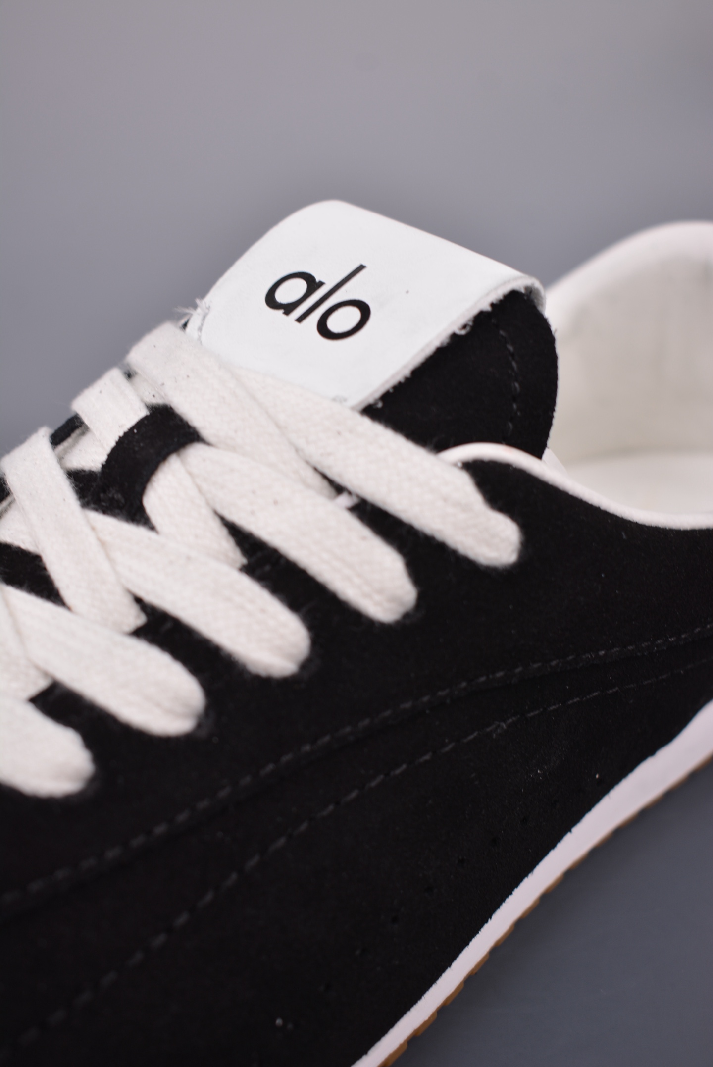 ALO Sunset Sneaker - Comfortable, Versatile Low-Top Running Shoes for Women 8 i1759187636907 4334 0 6