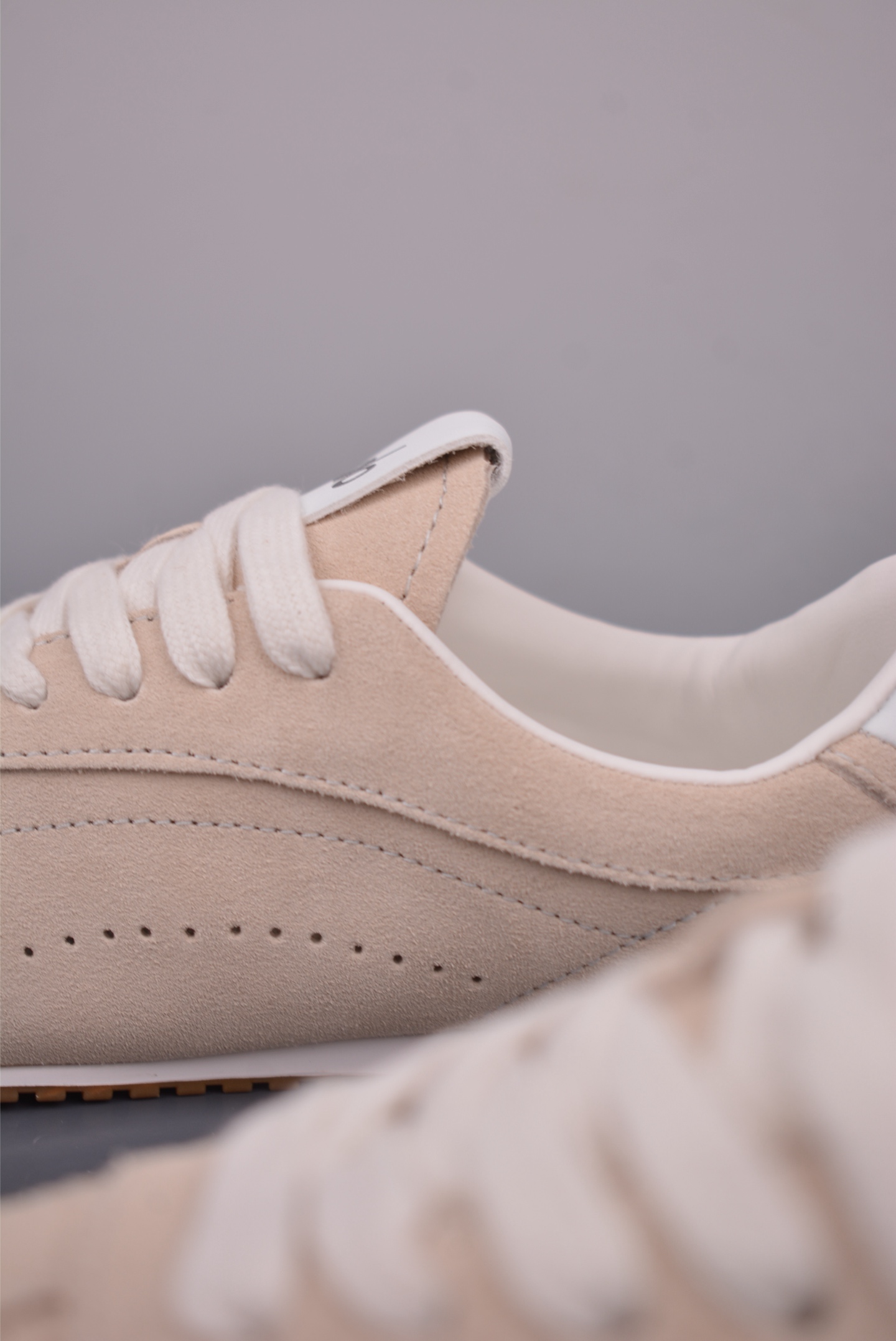 Alo Sunset Sneaker: Comfortable, Versatile, and Breathable Running Shoes 8 i1759187658836 2604 0 7