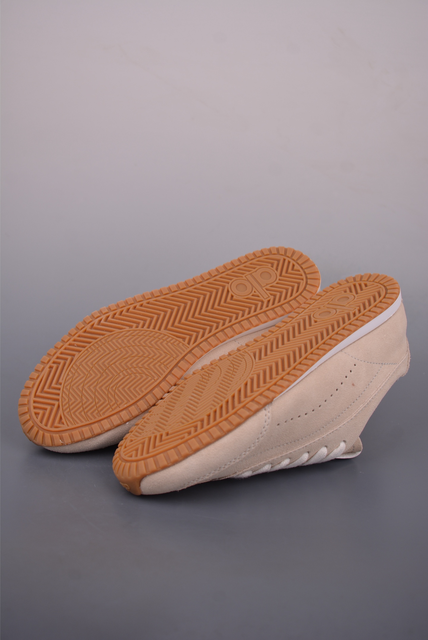 Alo Sunset Sneaker: Comfortable, Versatile, and Breathable Running Shoes 3 i1759187660501 7328 0 2