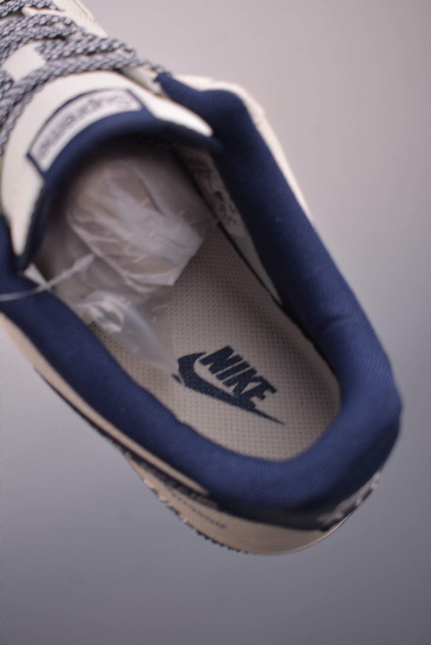 Nike Air Force 1 Low Supreme Collab Sneaker - Limited Edition Design 10 i1759187938485 5980 0 8