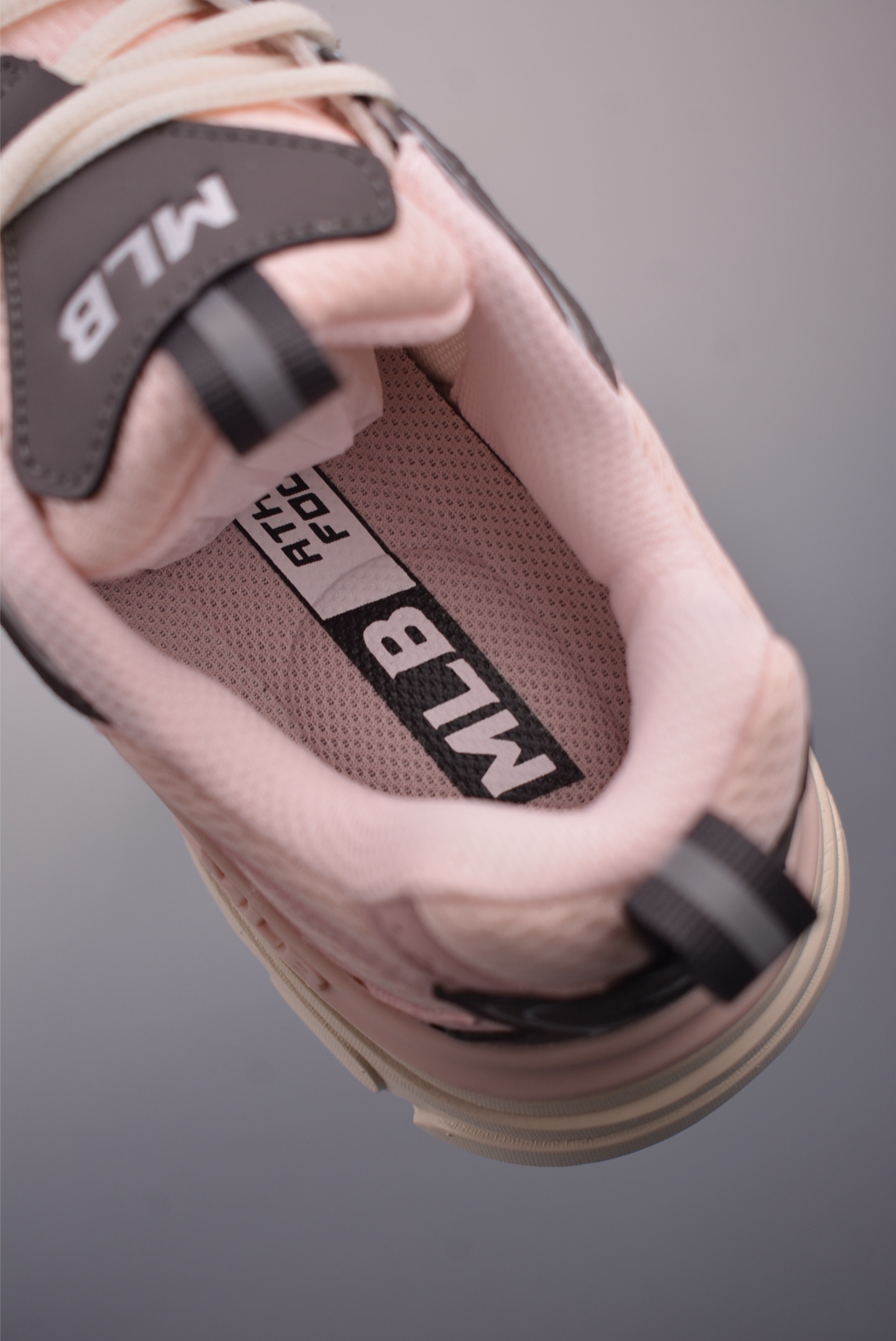 MLB Curve Runner Mono Mesh New York Yankees Fashion Sneakers - Pink 10 i1759259692180 1681 0 8