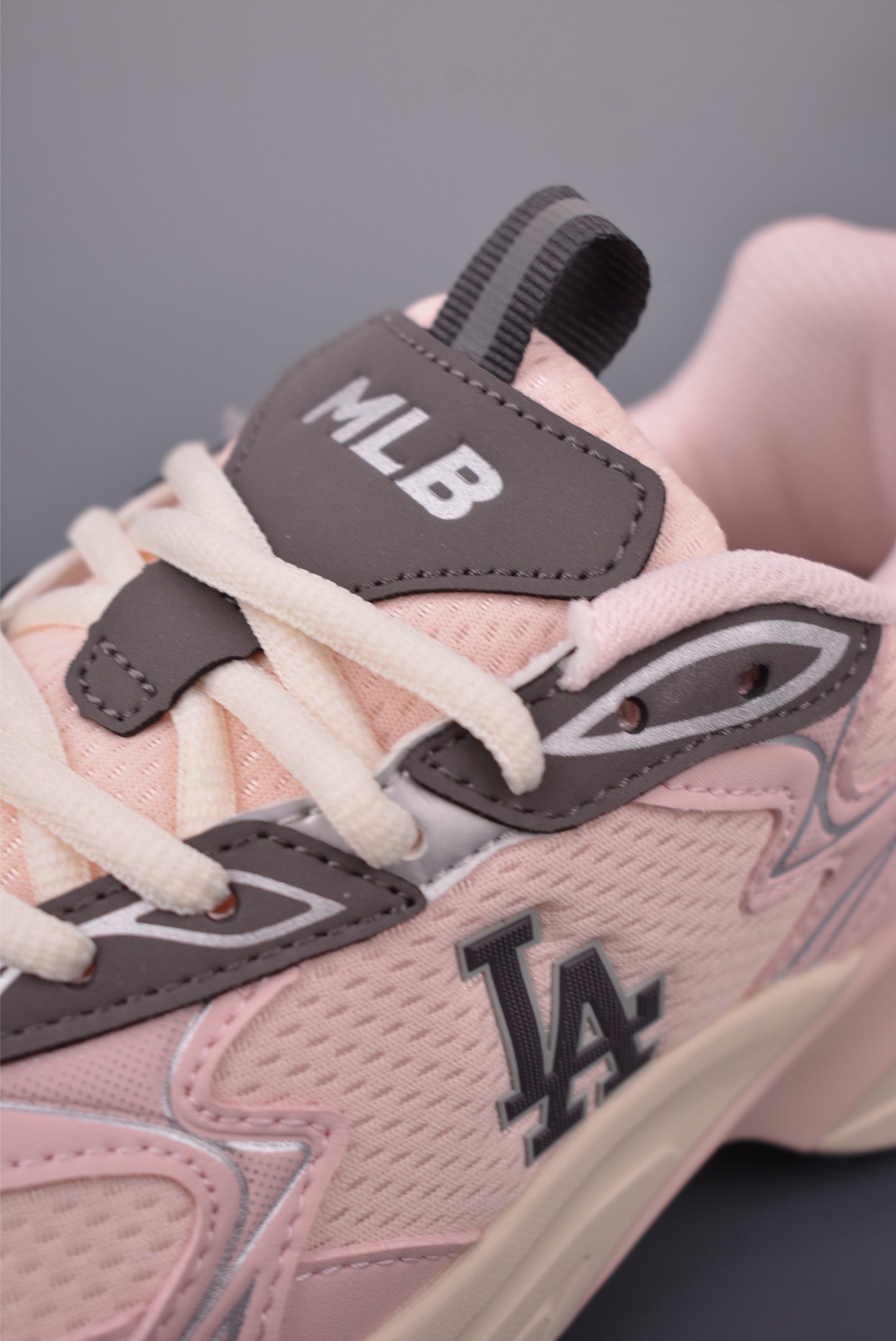 MLB Curve Runner Mono Mesh New York Yankees Fashion Sneakers - Pink 8 i1759259692205 4521 0 6