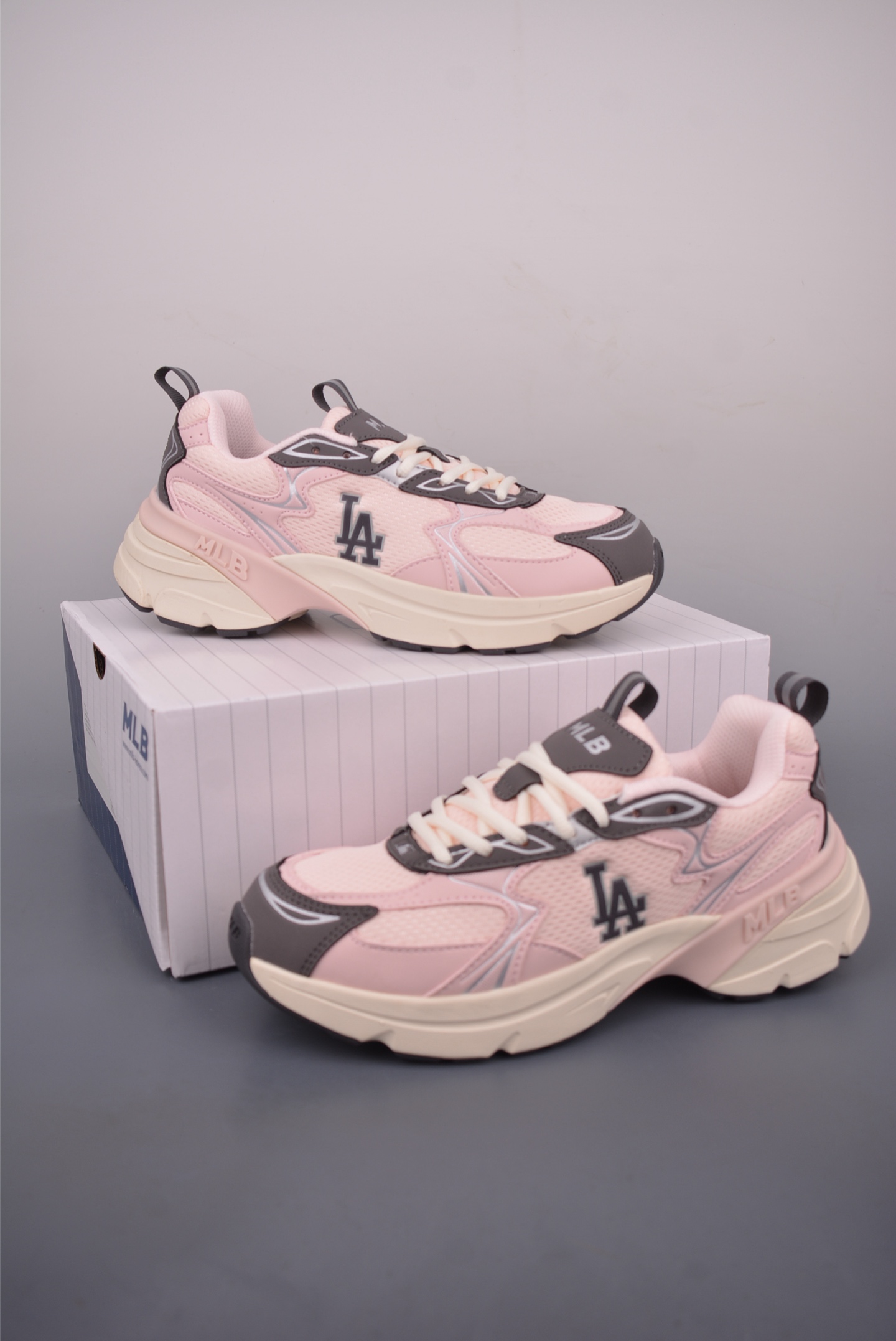 MLB Curve Runner Mono Mesh New York Yankees Fashion Sneakers - Pink 6 i1759259692236 3960 0 4