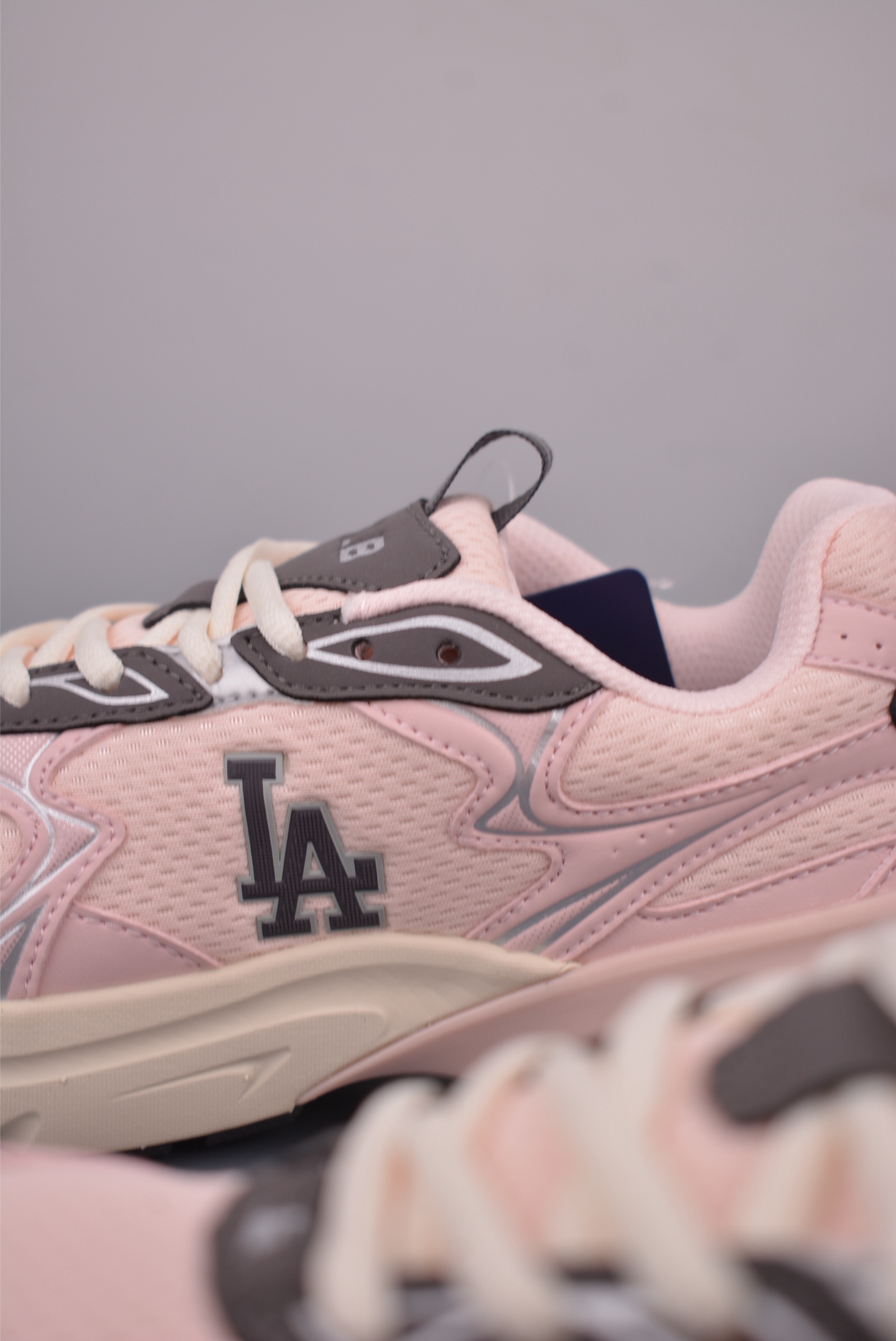 MLB Curve Runner Mono Mesh New York Yankees Fashion Sneakers - Pink 9 i1759259692250 5120 0 7