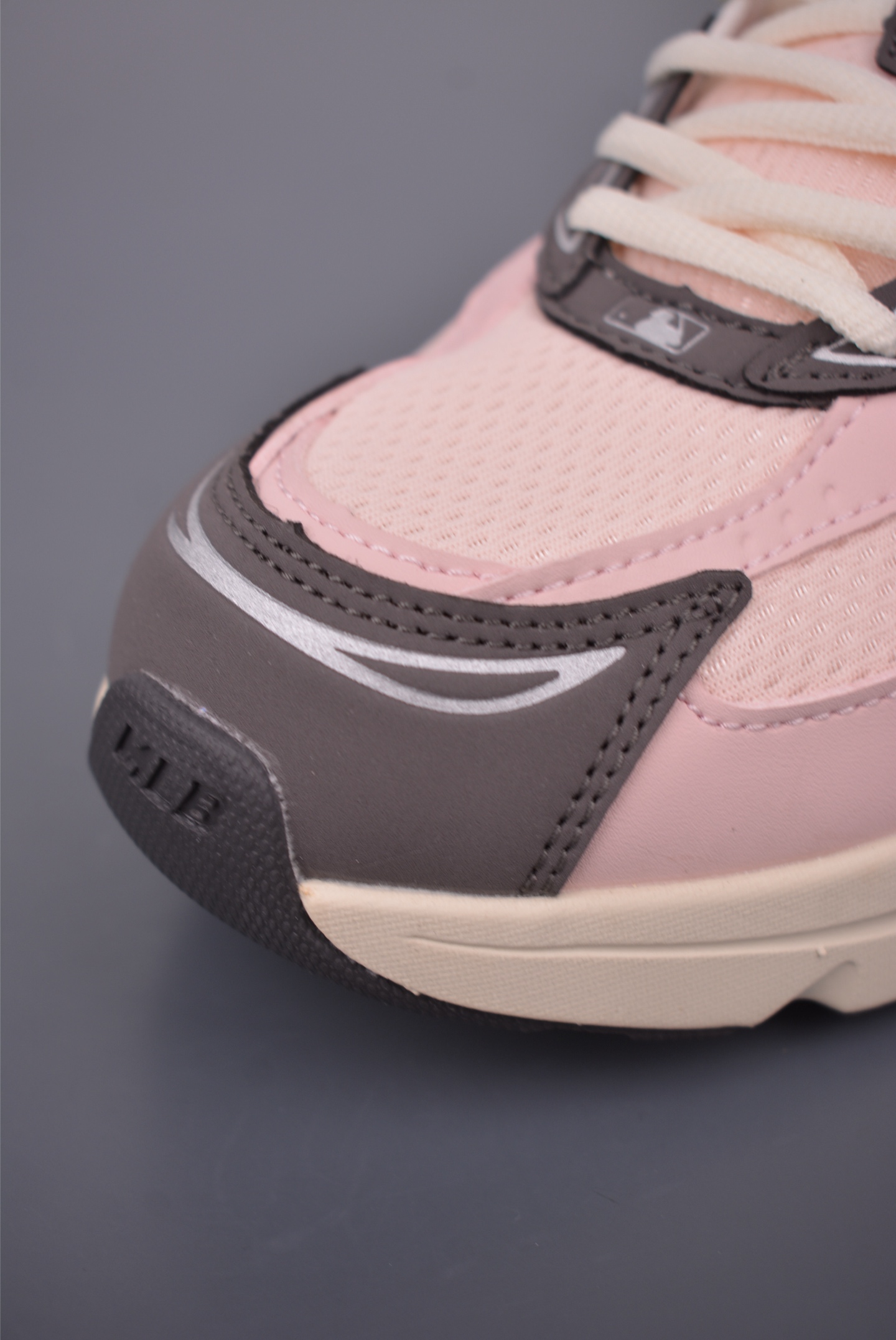 MLB Curve Runner Mono Mesh New York Yankees Fashion Sneakers - Pink 7 i1759259695281 364 0 5