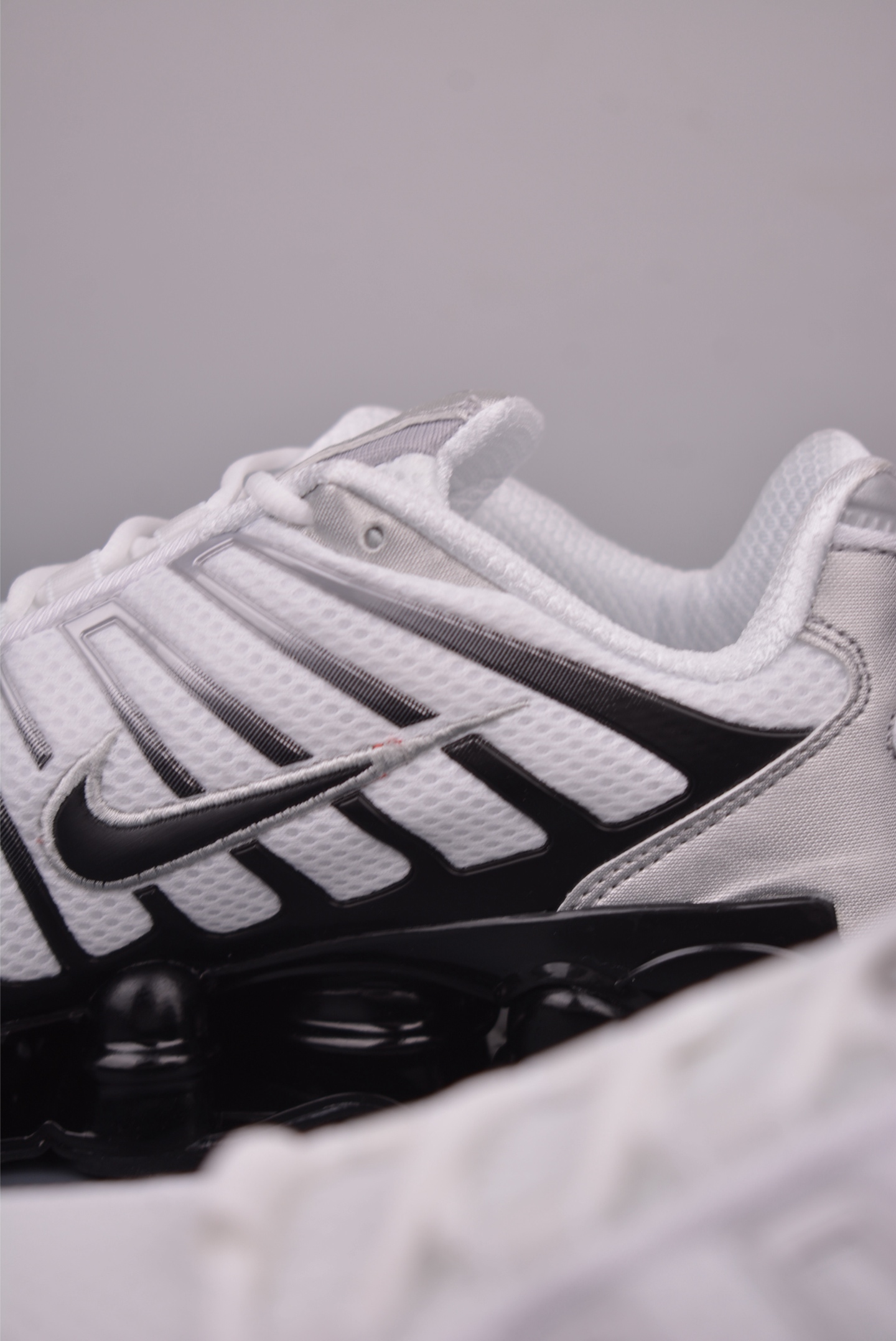Nike Shox Ride 2 SP x Supreme Running Shoes - Full-Length Air Cushion 9 i1759259746959 9053 0 7