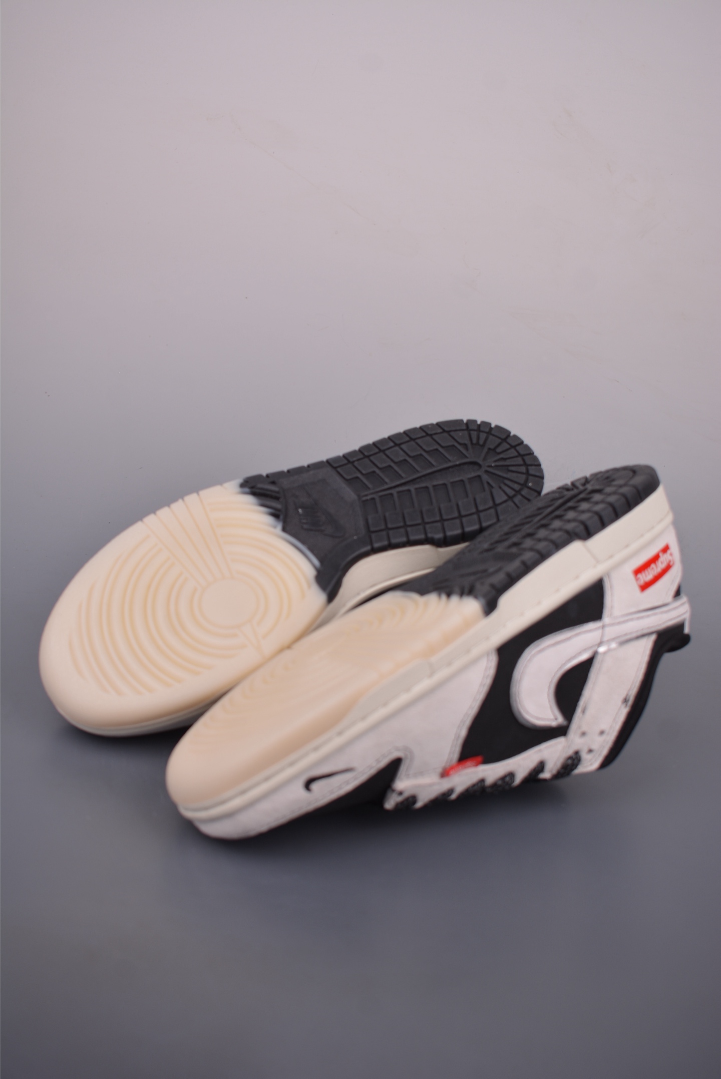 Nike Dunk Low x Supreme Black White Sneakers Limited Edition Unisex Shoes 3 i1759260472650 6993 0 2