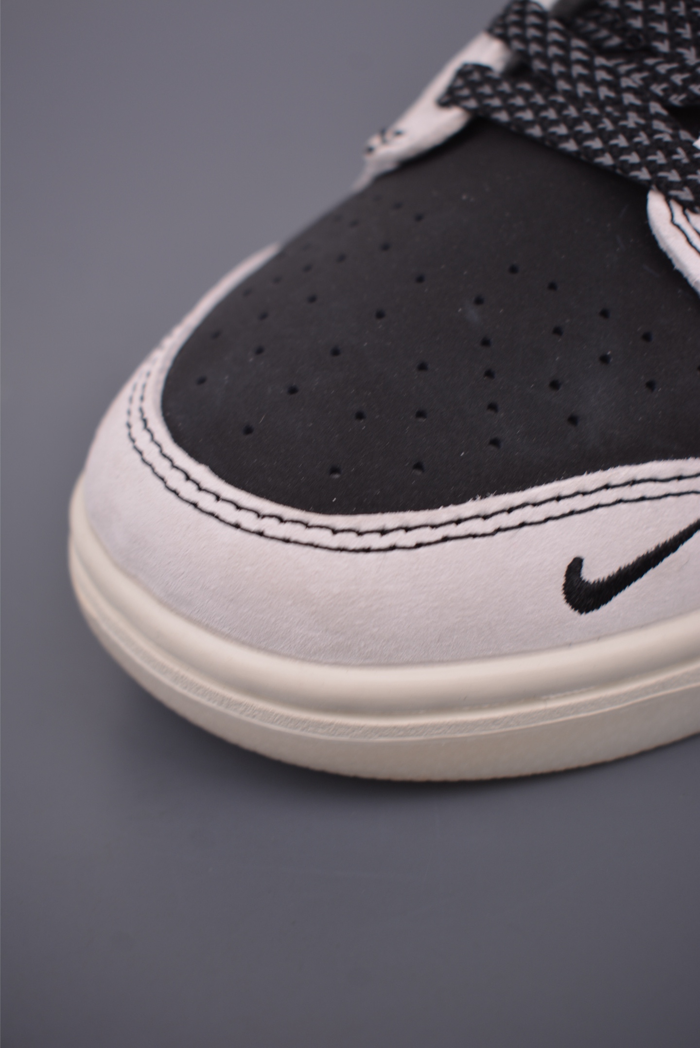 Nike Dunk Low x Supreme Black White Sneakers Limited Edition Unisex Shoes 6 i1759260474773 6926 0 5