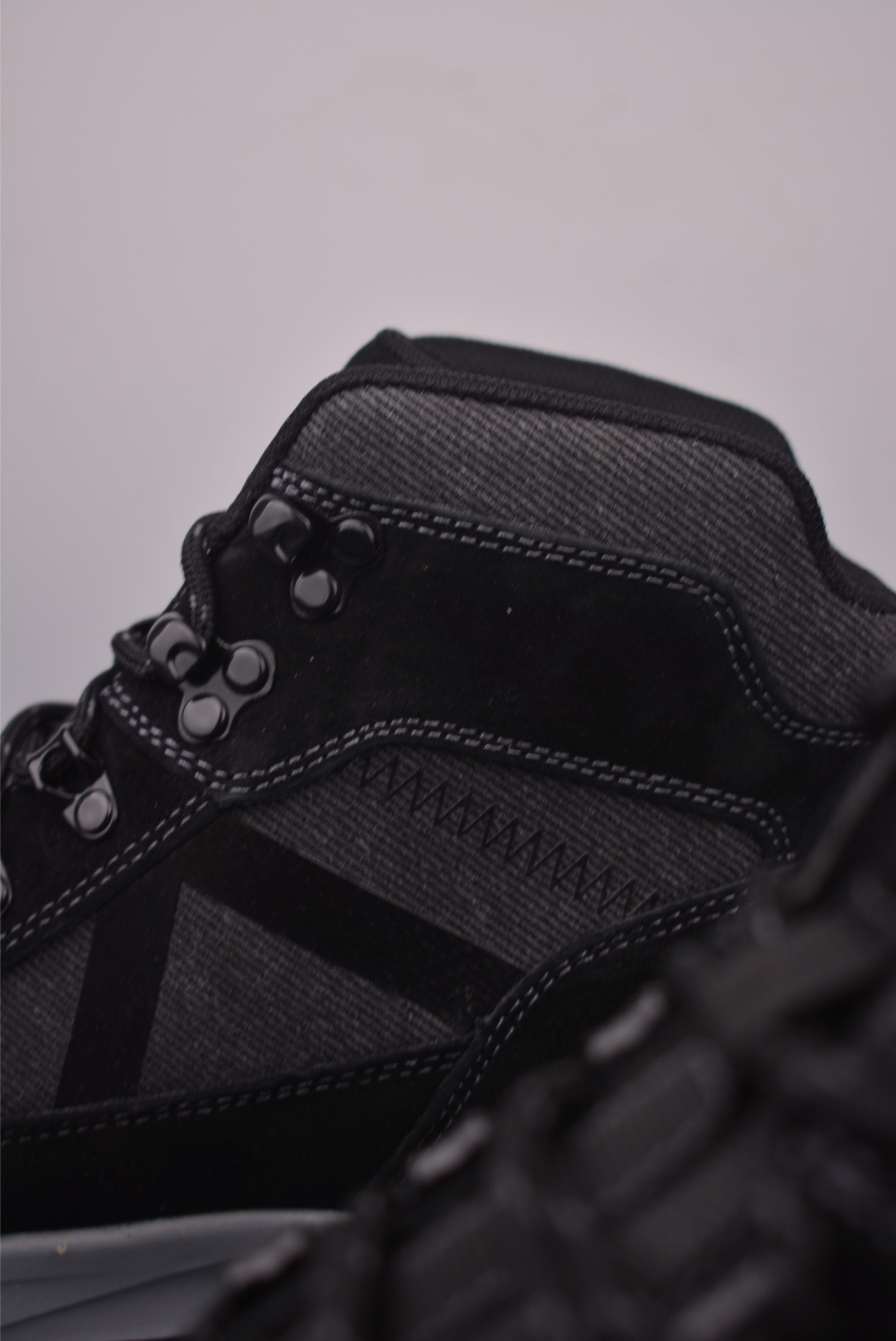 Timberland High-Top Outdoor Casual Martin Boots - Premium Leather, Durable Design 9 i1759269360415 2443 0 7