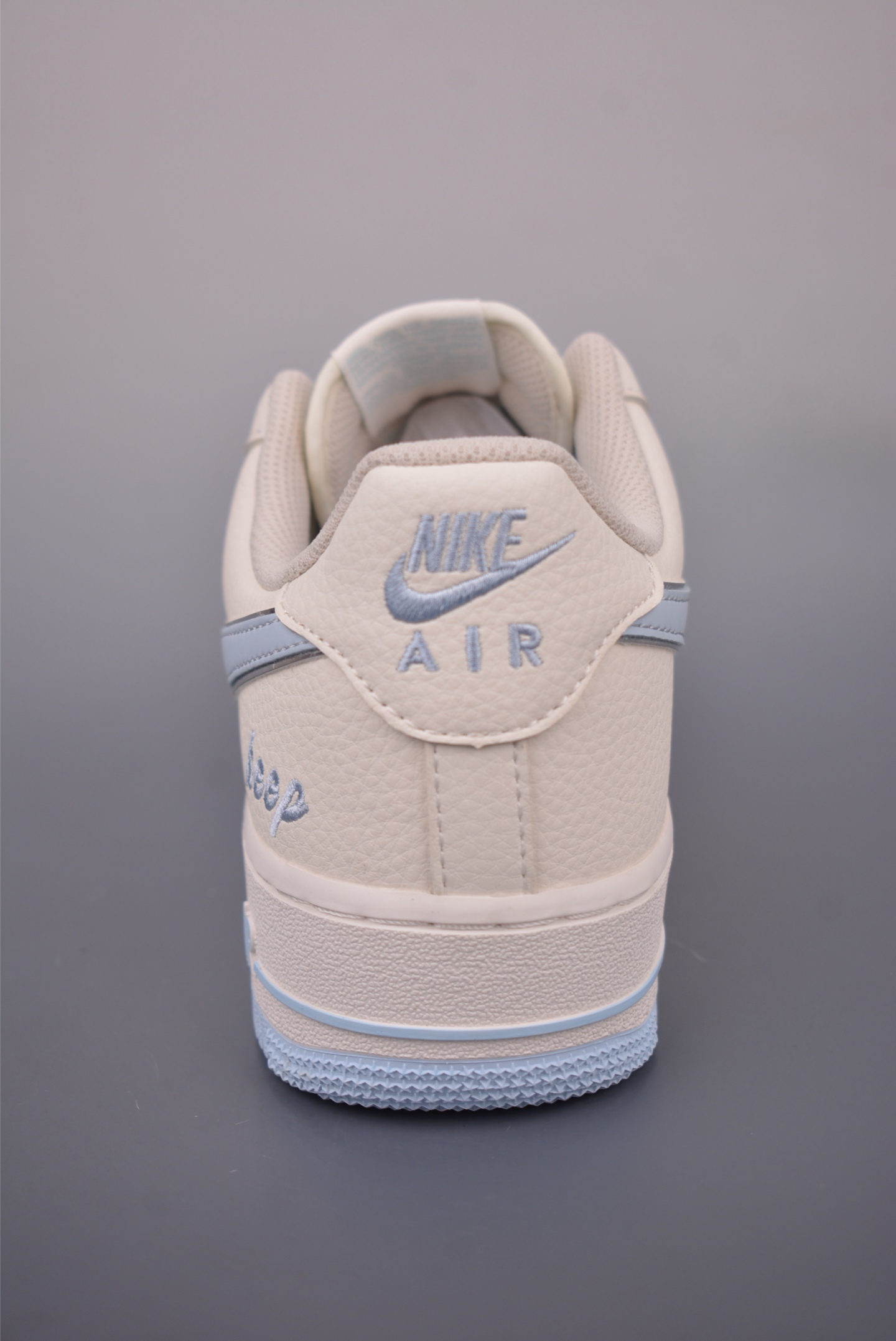 Nike Air Force 1 Low: Classic Style, Modern Comfort - Available Now! 4 i1759270365024 1911 0 3