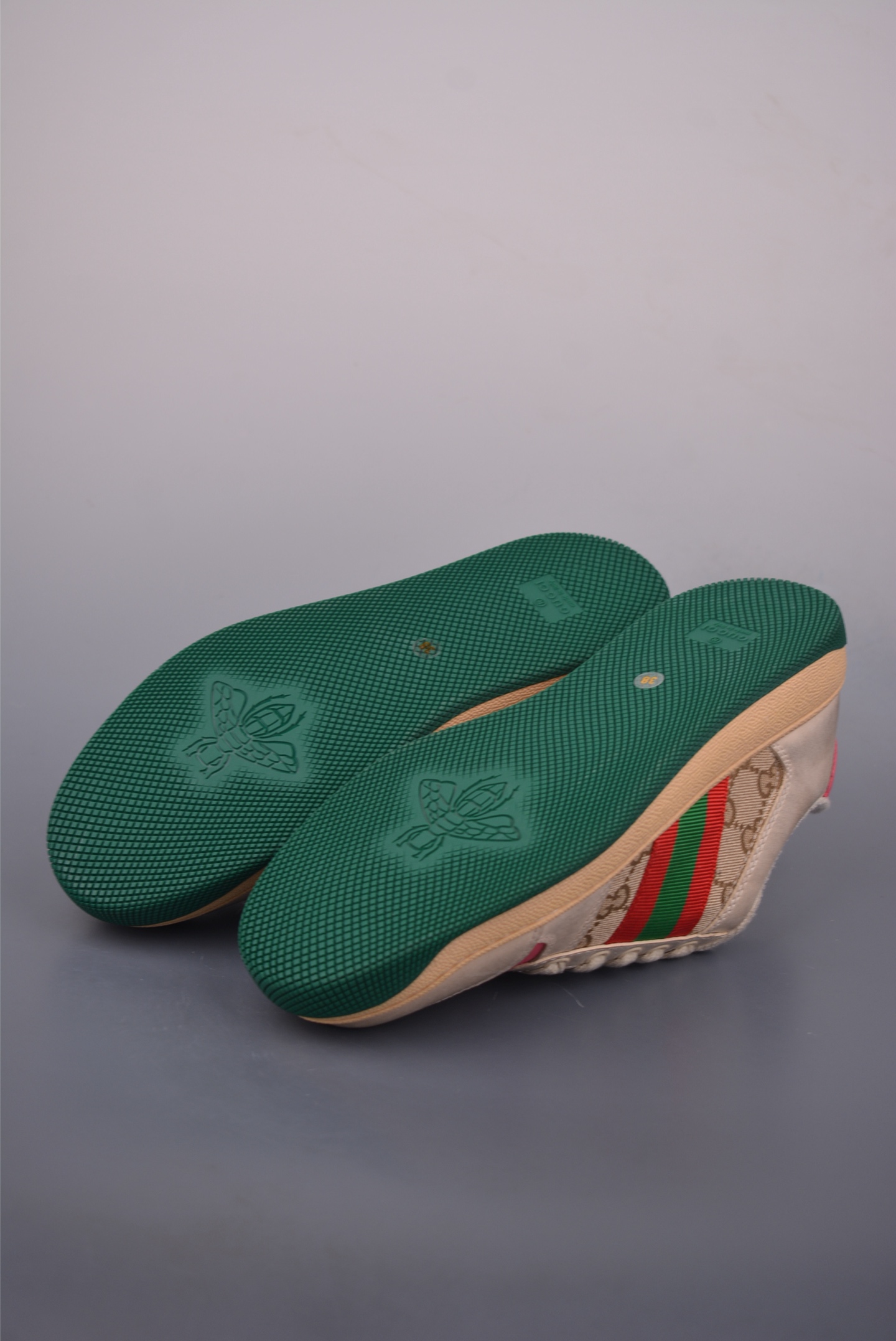 Gucci Screener Leather Sneaker Dirty Effect Fashion Sneakers Designer Shoes 4 i1759278224851 6529 0 2