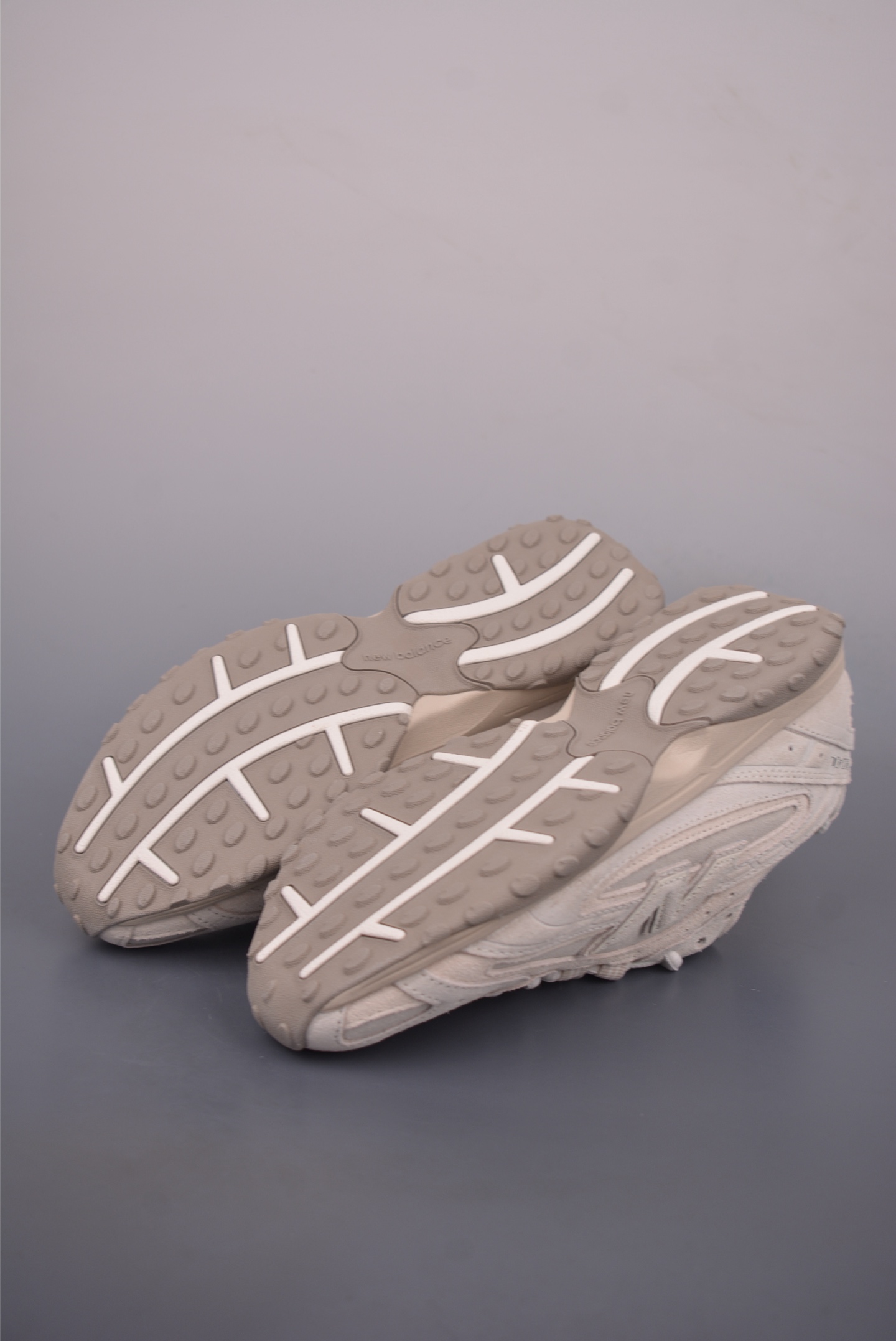 New Balance 204 Retro Casual Running Shoes - Comfortable and Stylish 3 i1759534400663 8521 0 2