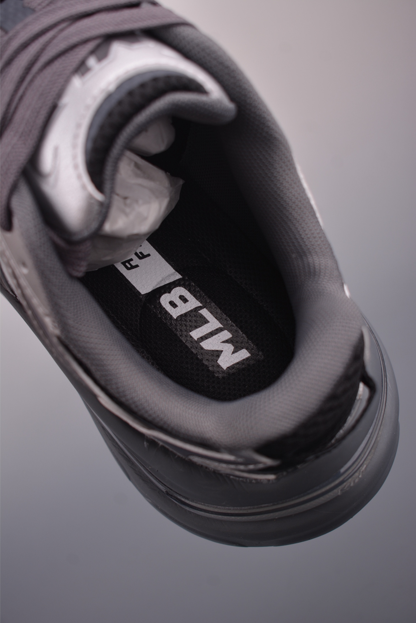 MLB Curve Runner Enamel New York Yankees Chunky Sneakers - Silver 9 i1759534443456 7432 0 8