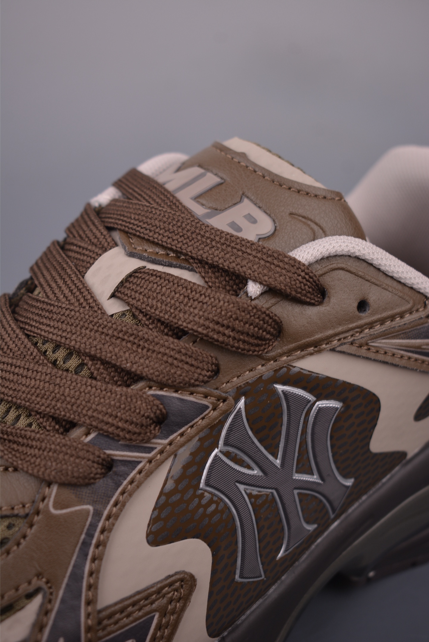 MLB Curve Runner Enamel New York Yankees Chunky Sneakers - Fashionable & Comfortable 7 i1759534462685 9356 0 6